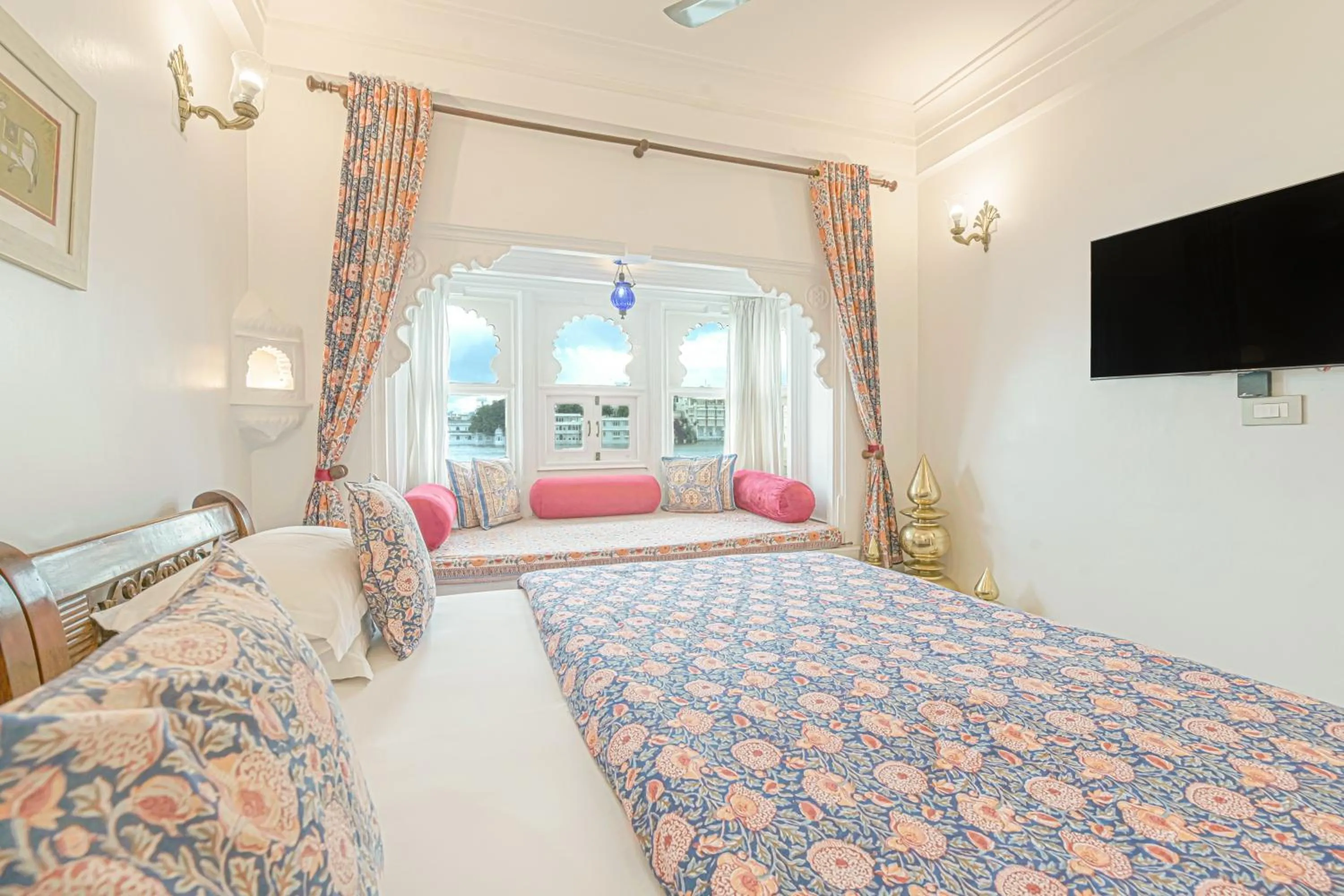 View (from property/room), Bed in Jagat Niwas Palace