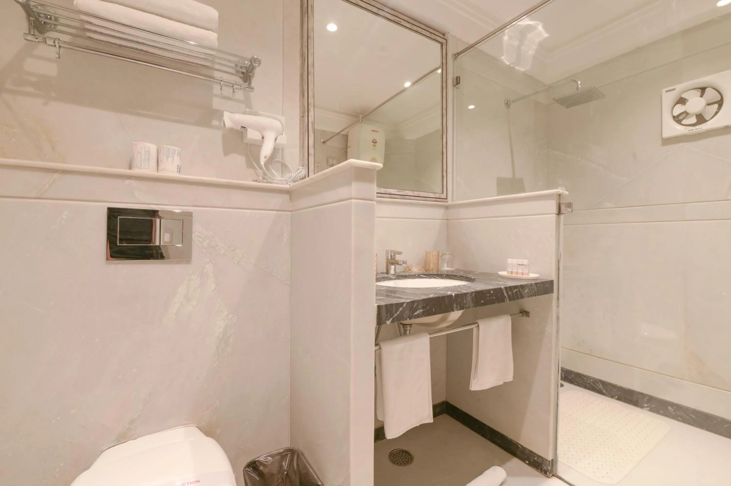 Bathroom in Jagat Niwas Palace