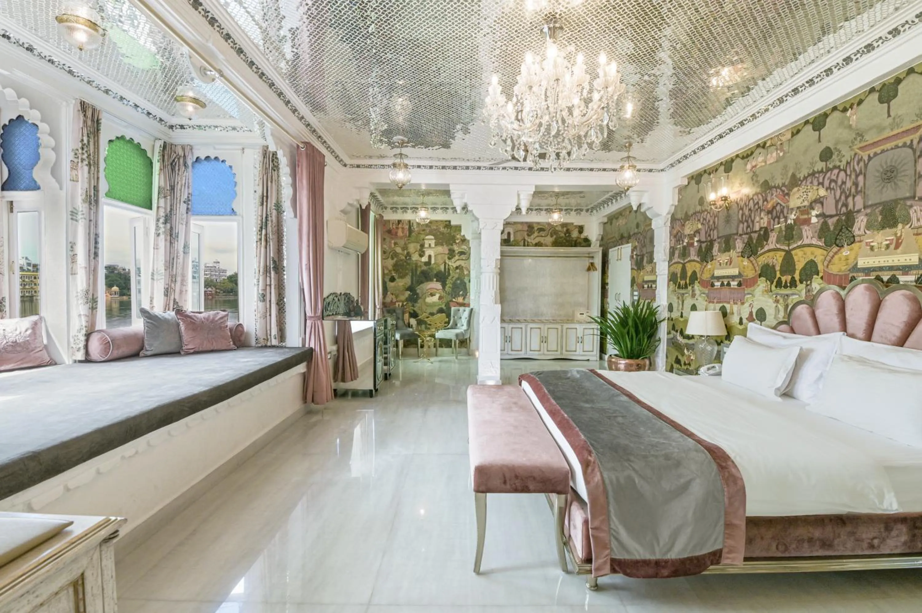 Photo of the whole room, Bed in Jagat Niwas Palace