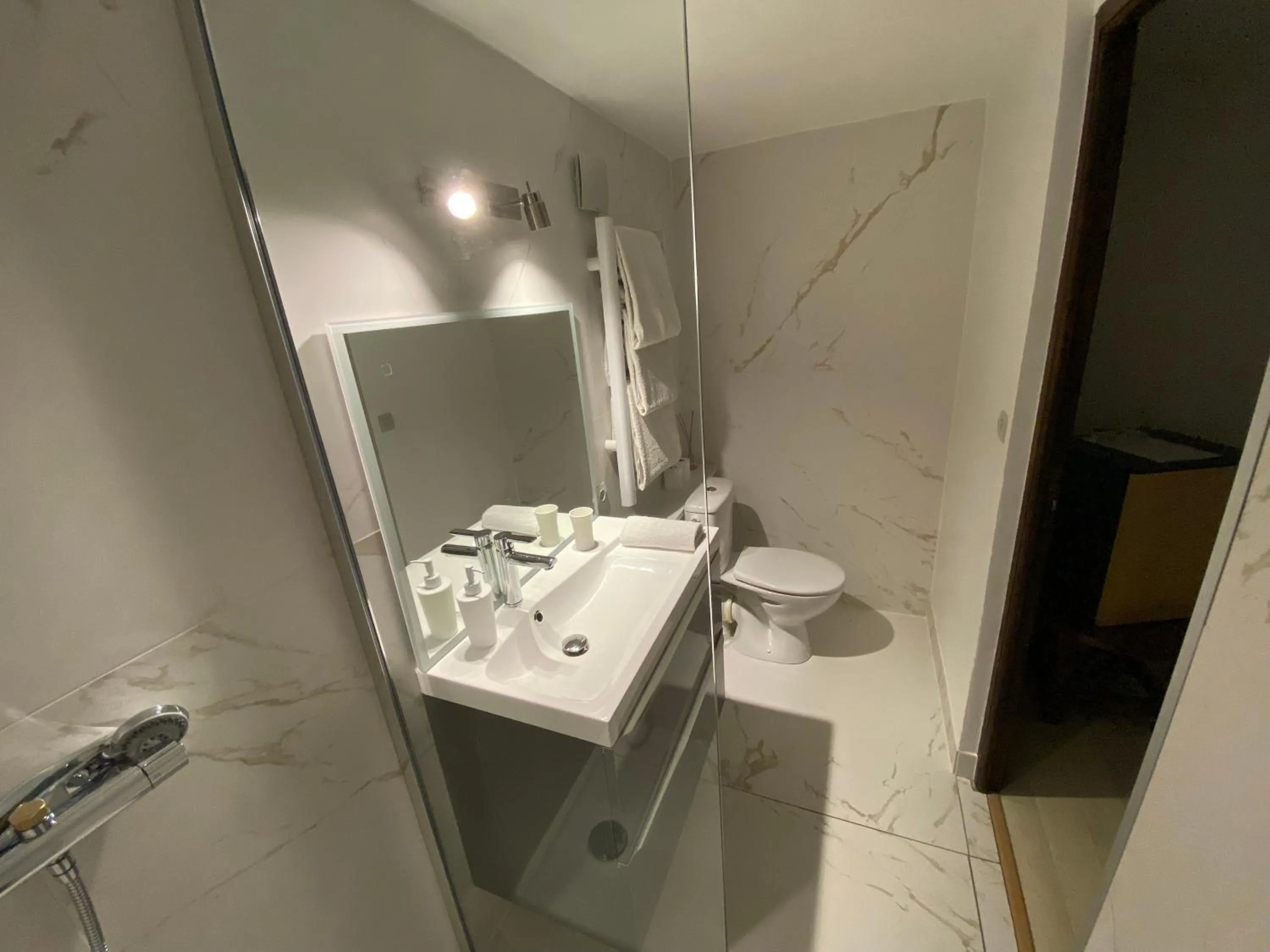 Bathroom in La Villa du Rhône