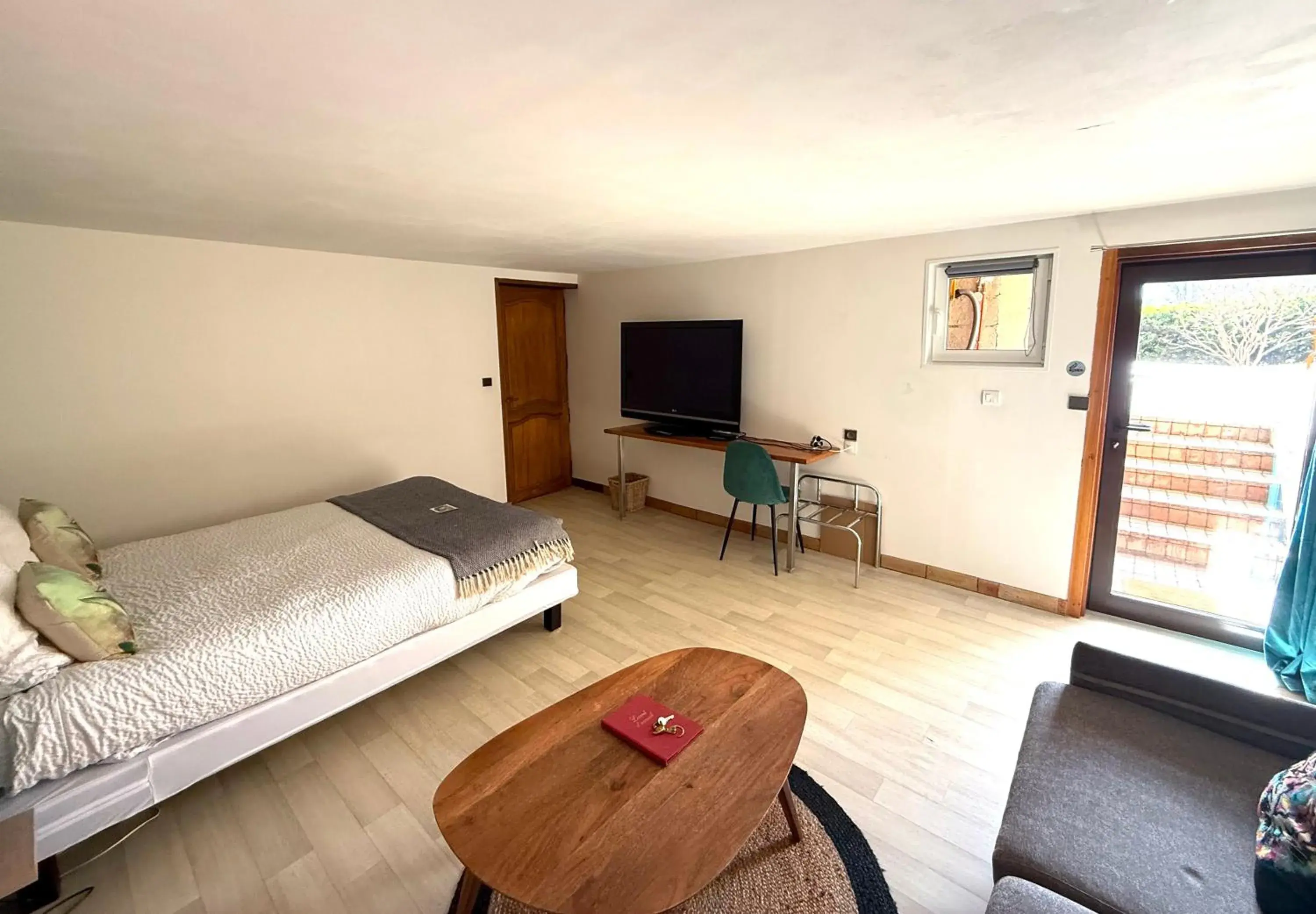 Classic Double Room in La Villa du Rhône Classic Double Room in La Villa du Rhône