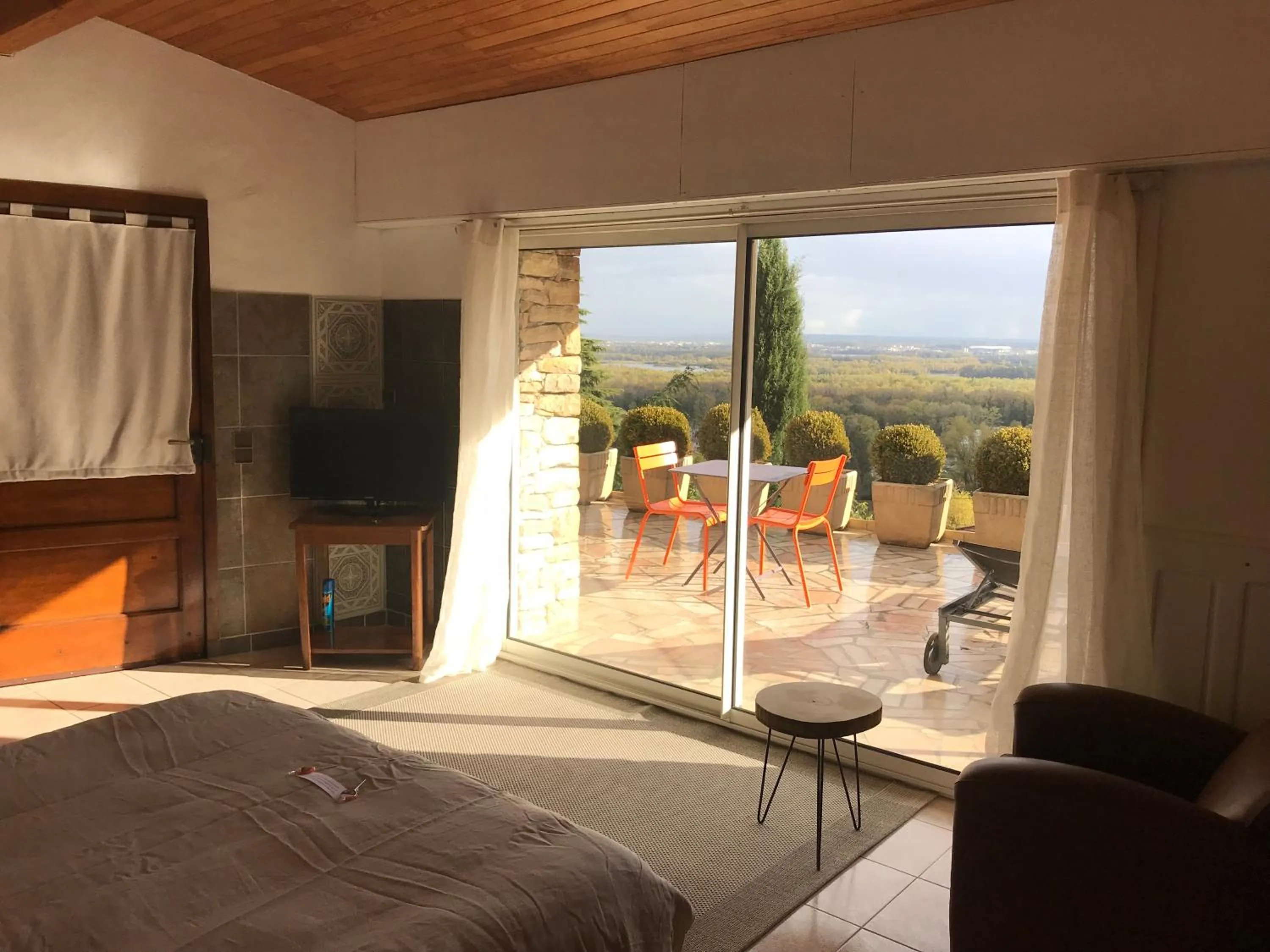 View (from property/room), Bed in La Villa du Rhône