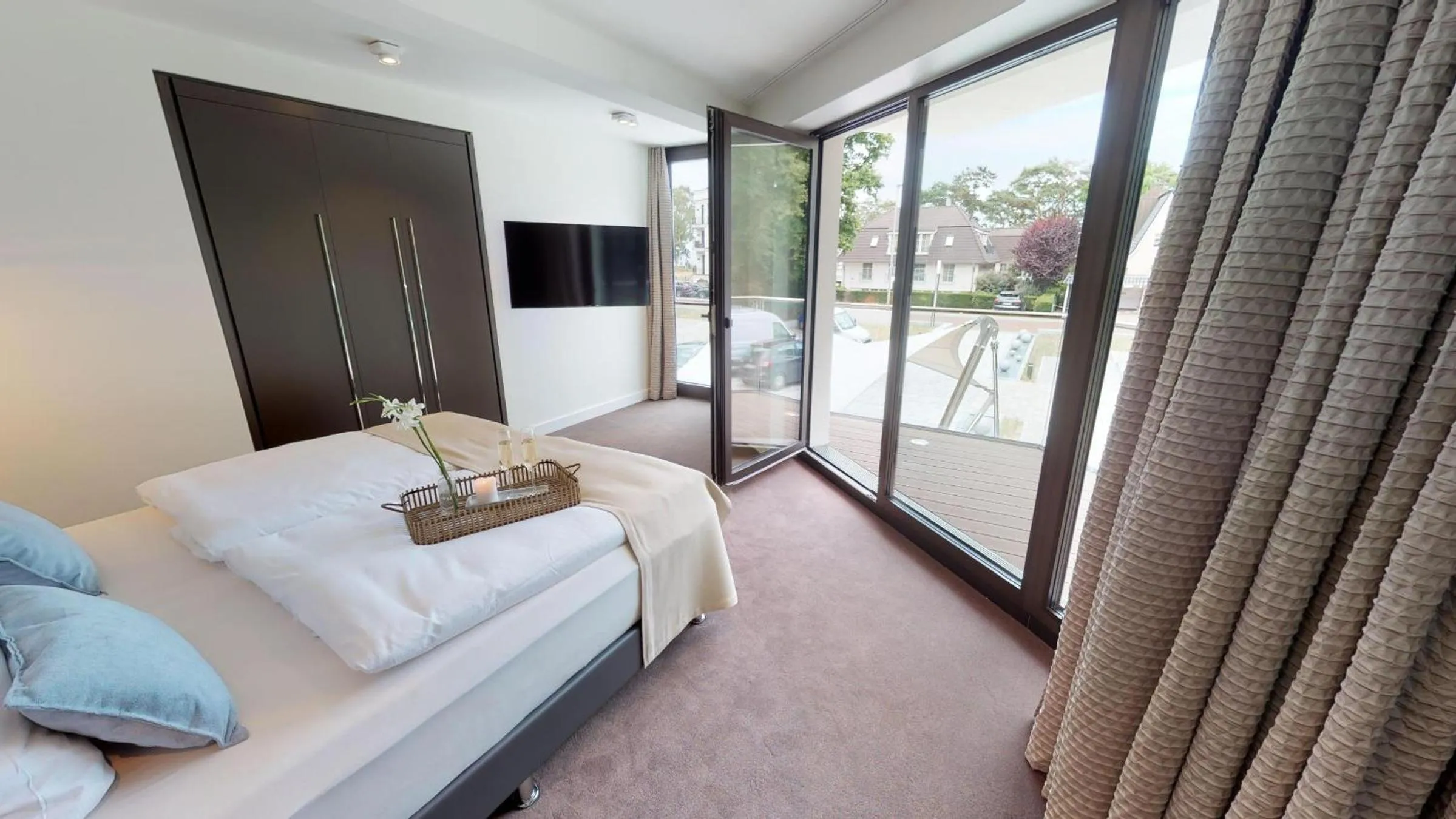 Bedroom, Bed in White Pearl Apartment 1.01