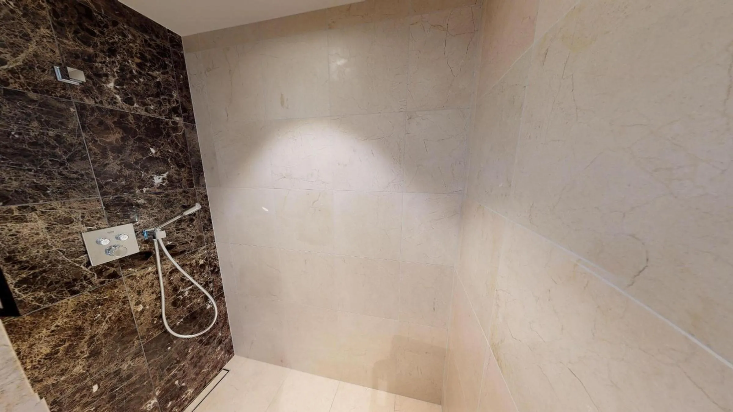 Bathroom in White Pearl Apartment 1.01