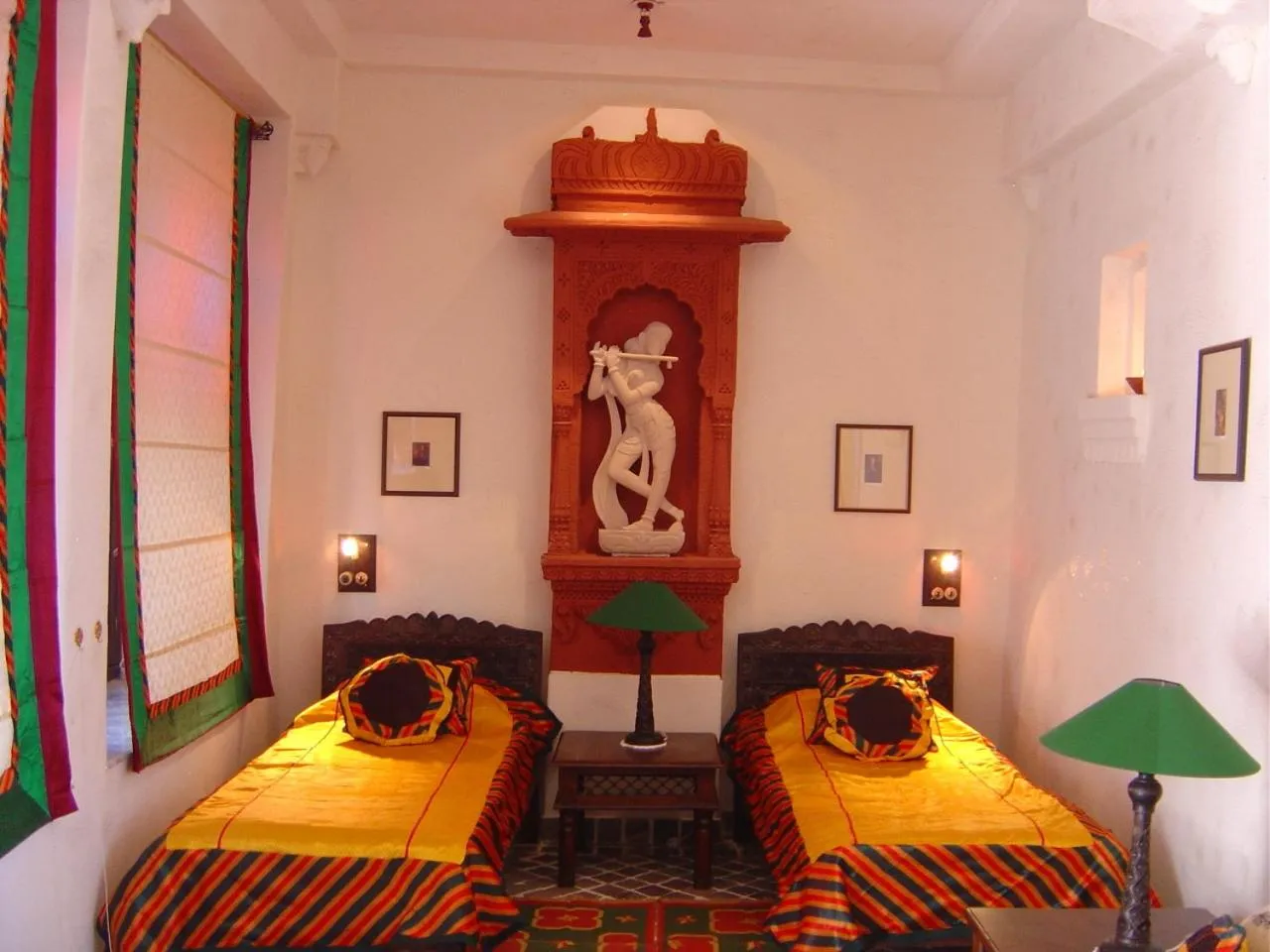 Bed in Deogarh Mahal