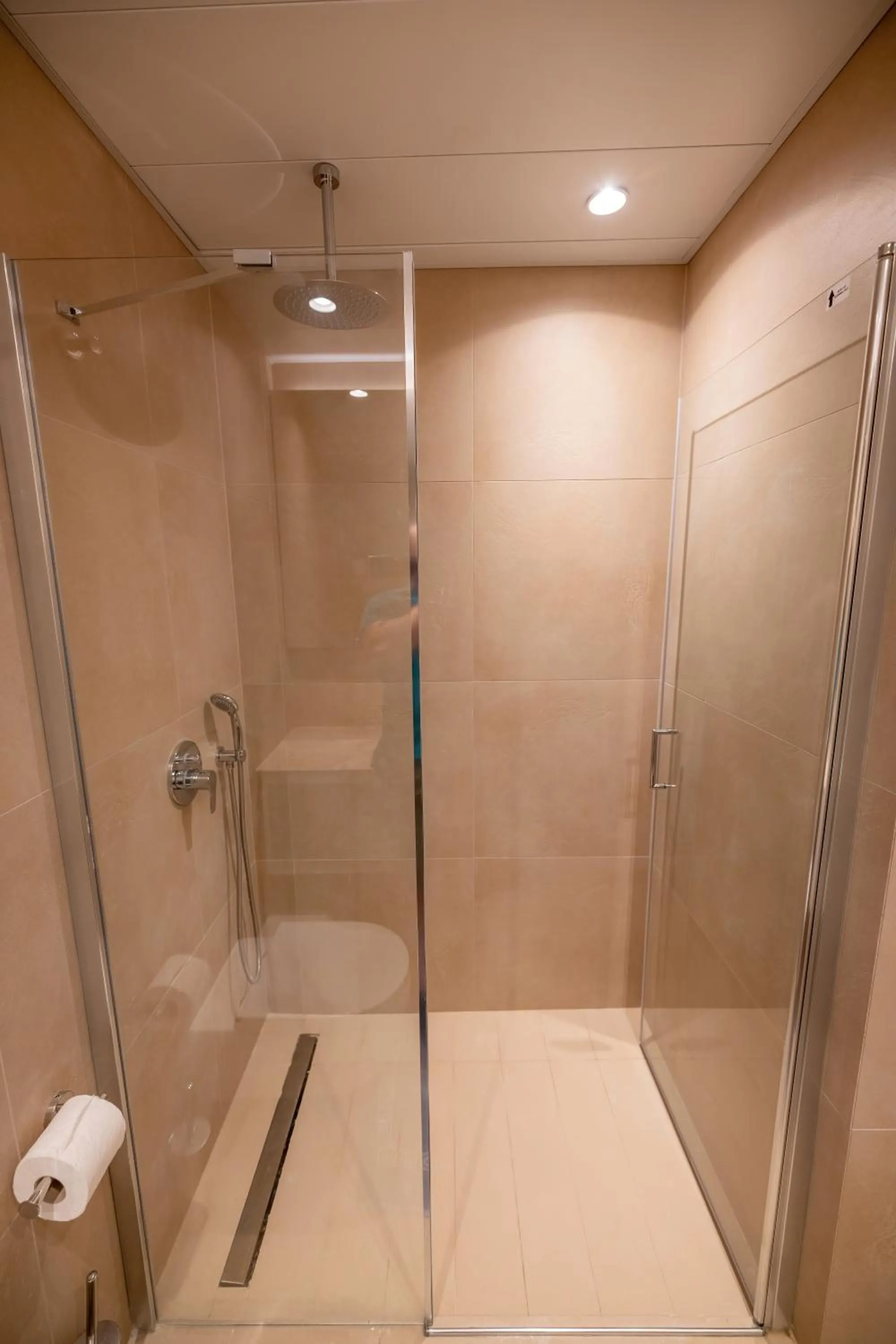 Shower in Tylos Beach Hotel
