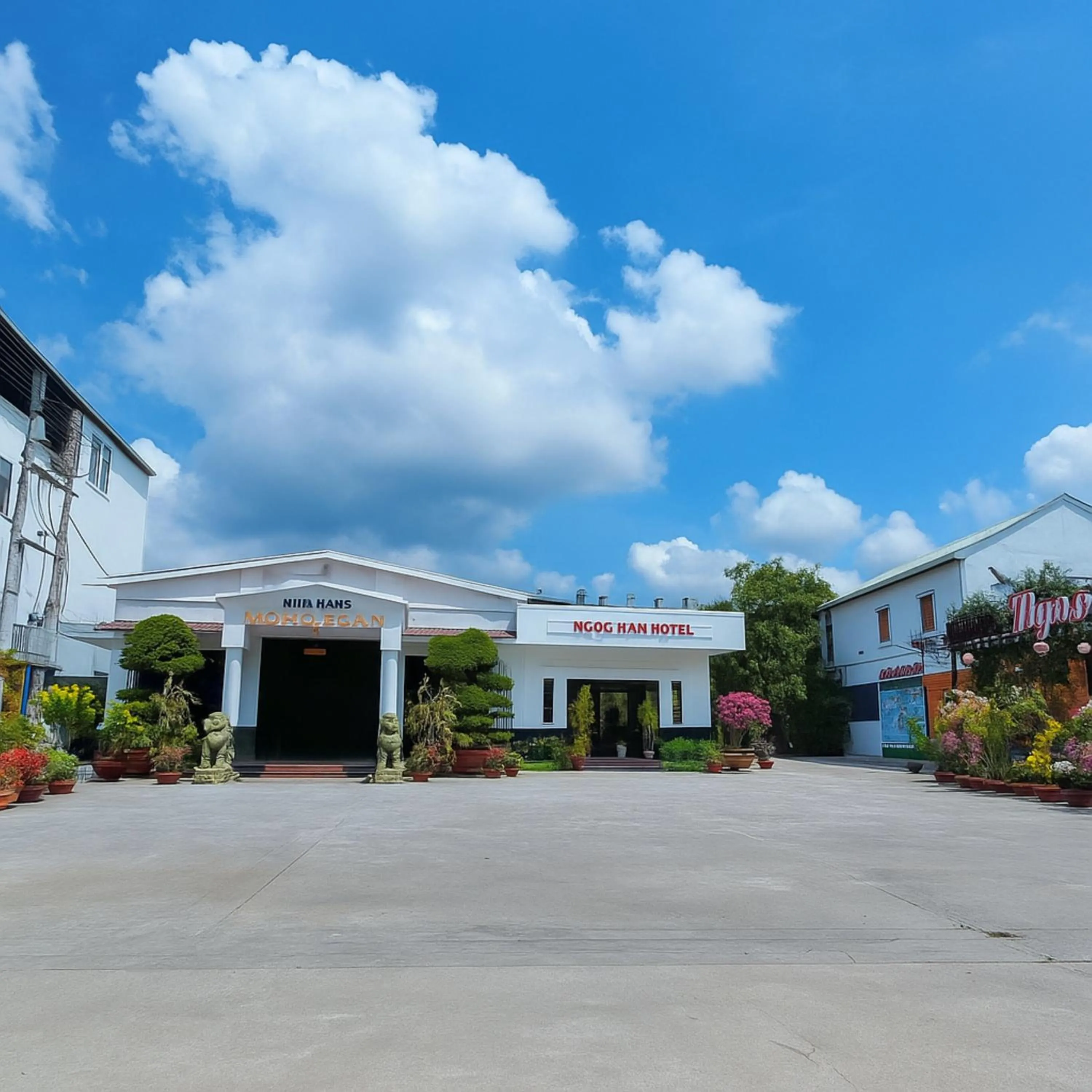 Property building in Khách Sạn Nhà Hàng Ngọc Hân