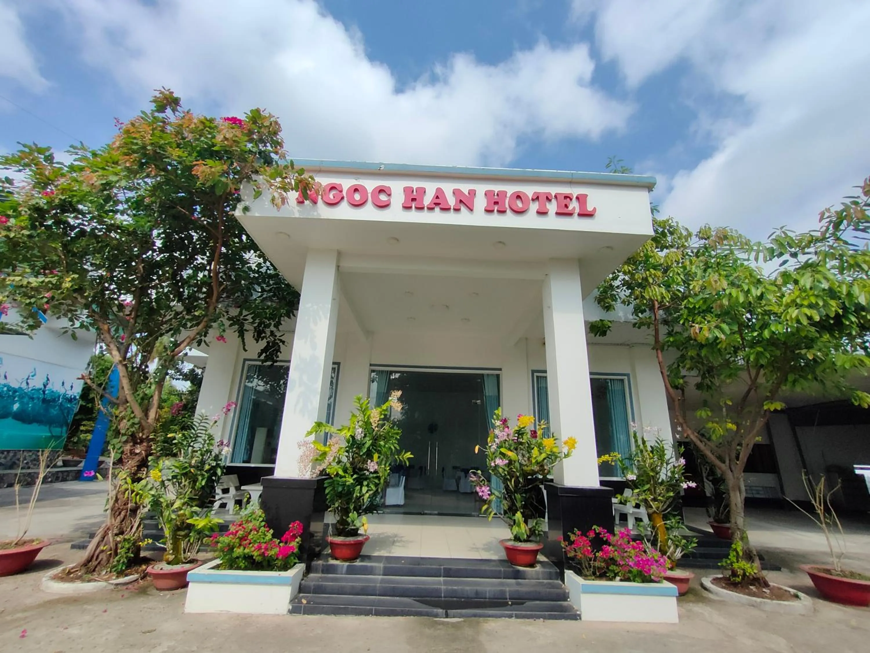 Property building in Khách Sạn Nhà Hàng Ngọc Hân