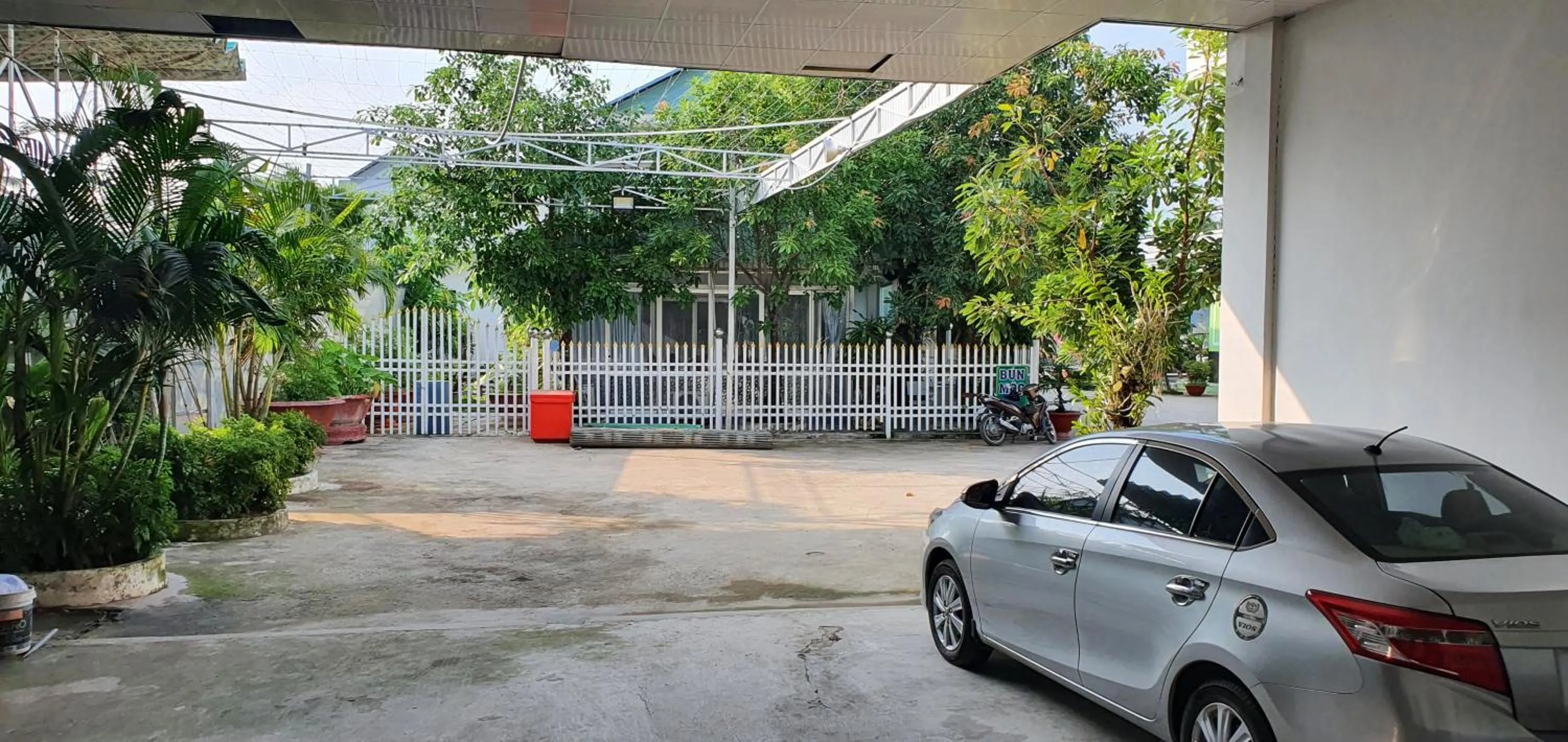 Garden view in Khách Sạn Nhà Hàng Ngọc Hân