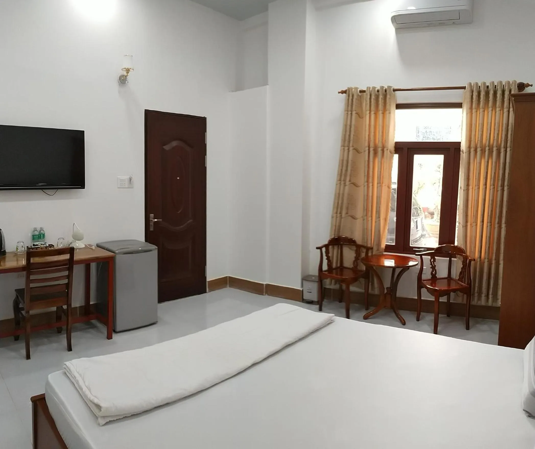 Bedroom, Bed in Khách Sạn Nhà Hàng Ngọc Hân