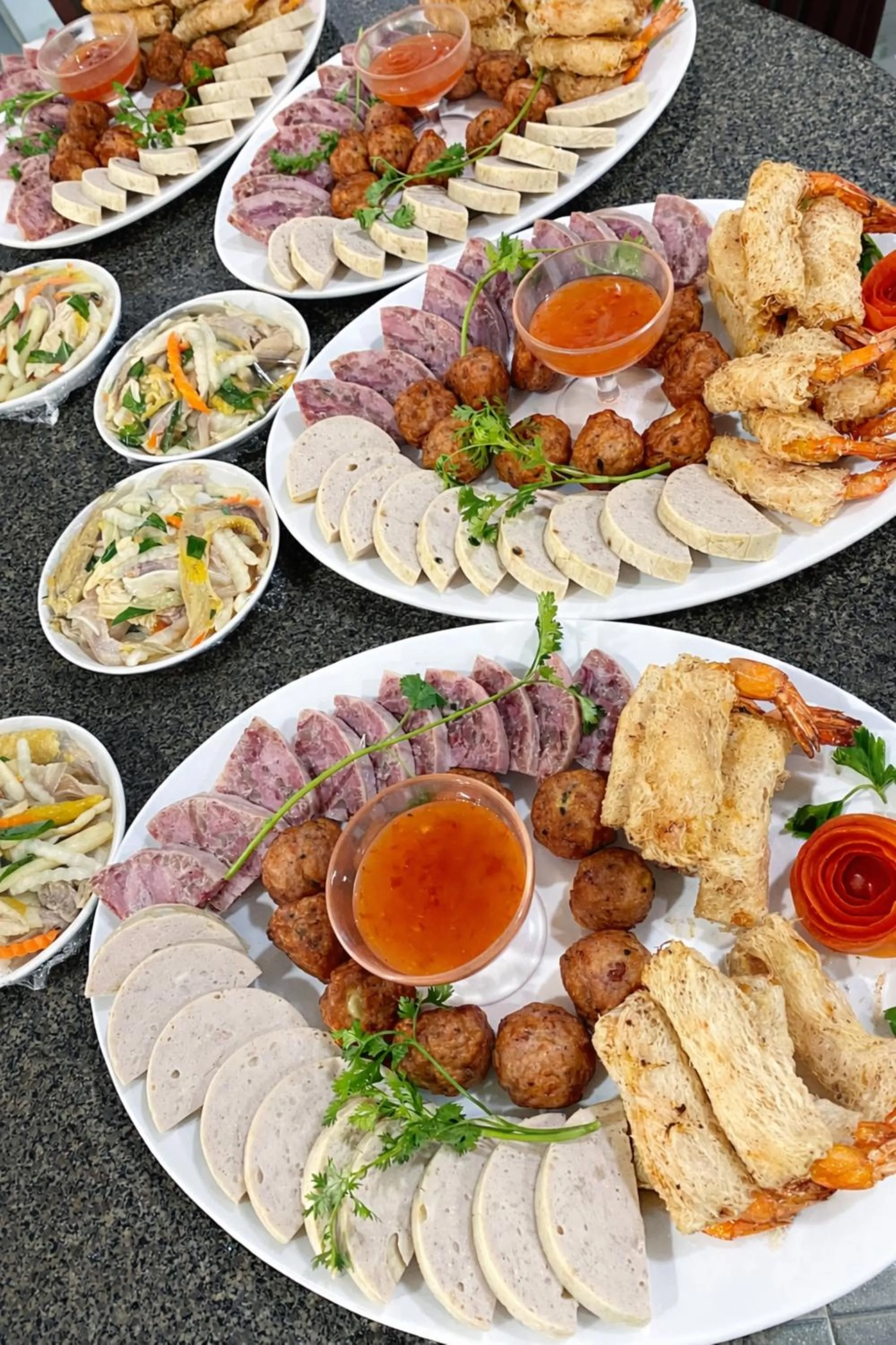 Food and drinks in Khách Sạn Nhà Hàng Ngọc Hân