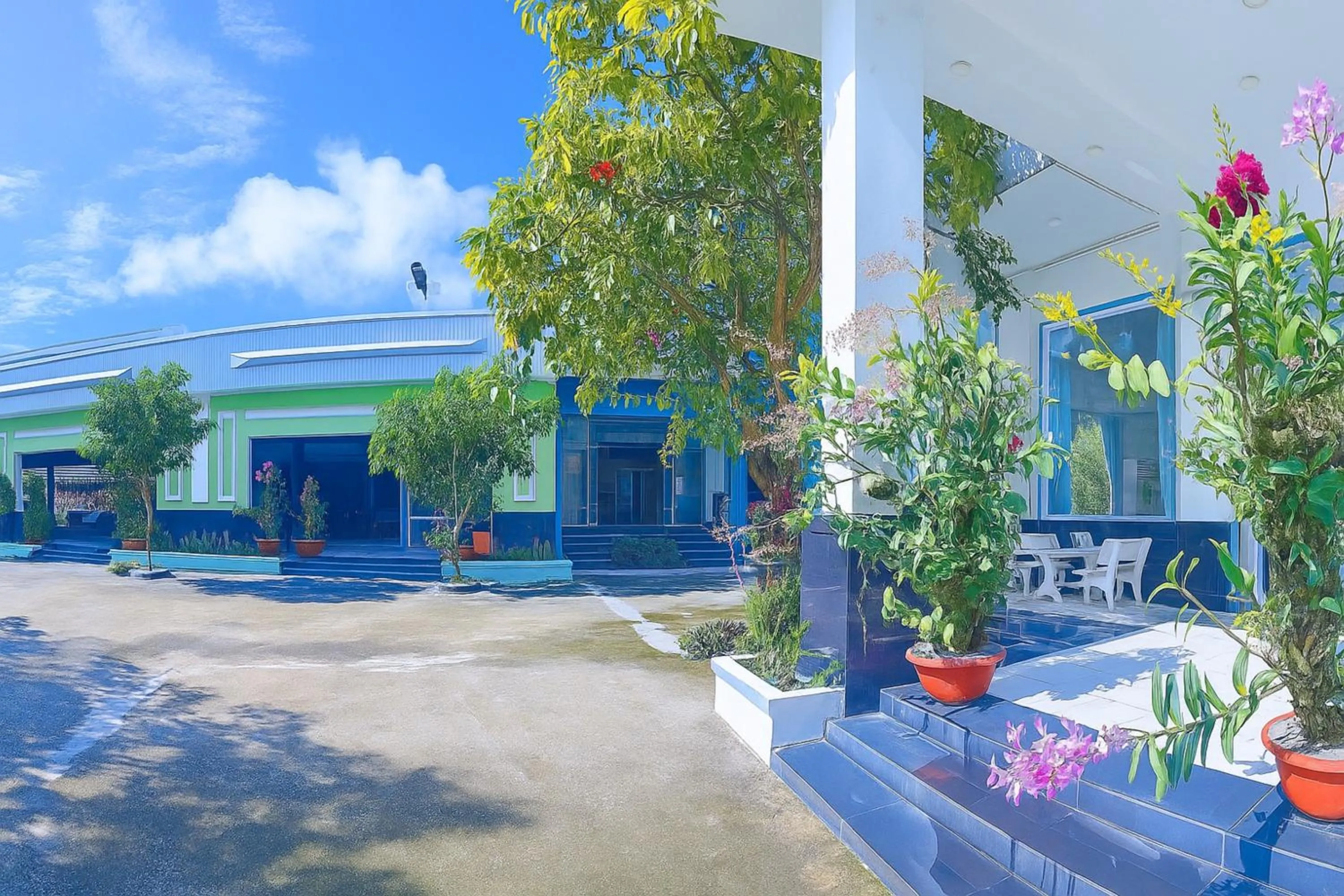 Property building in Khách Sạn Nhà Hàng Ngọc Hân