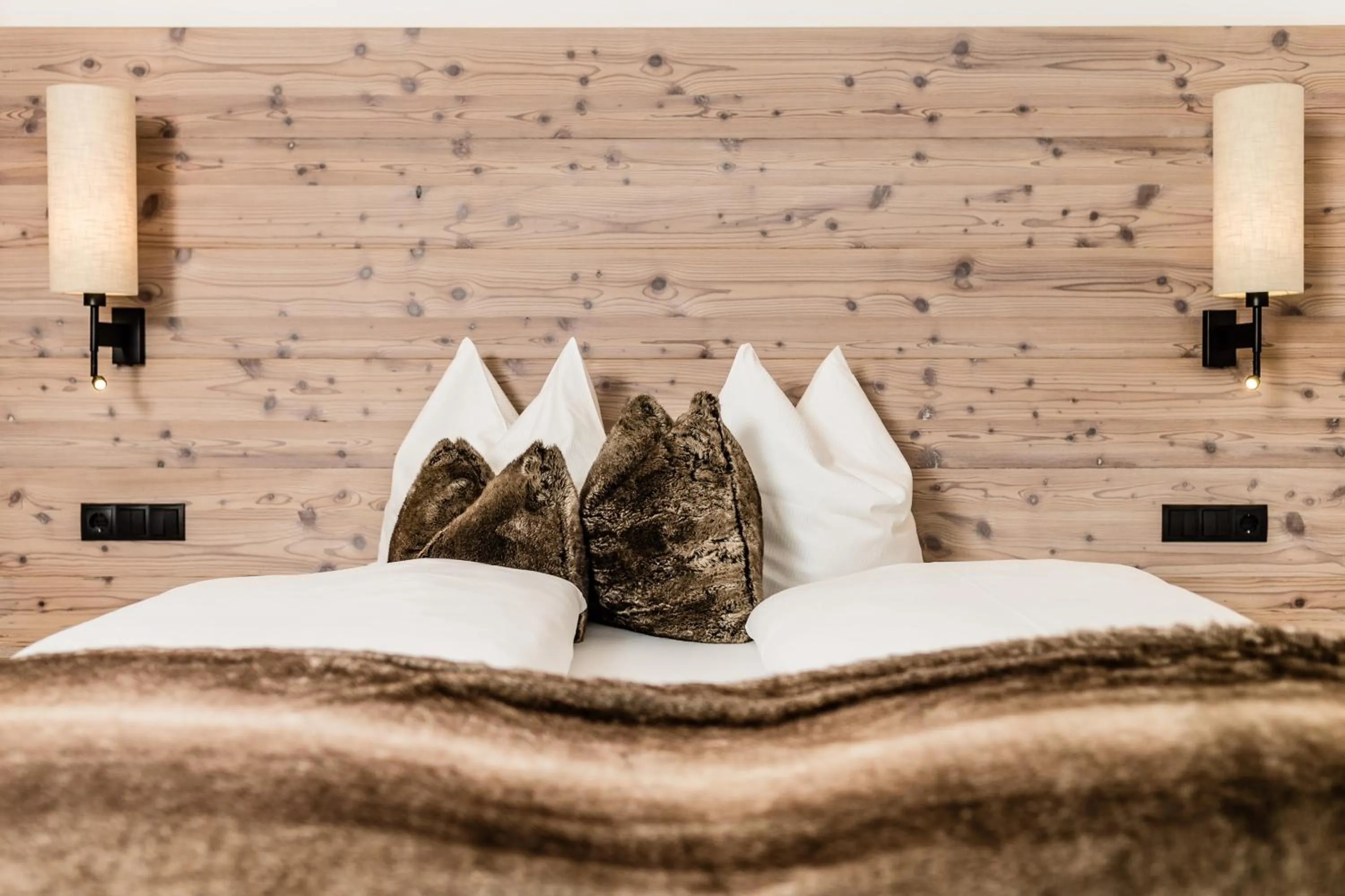 Bed in ArtHotel Anterleghes - Gardenahotels