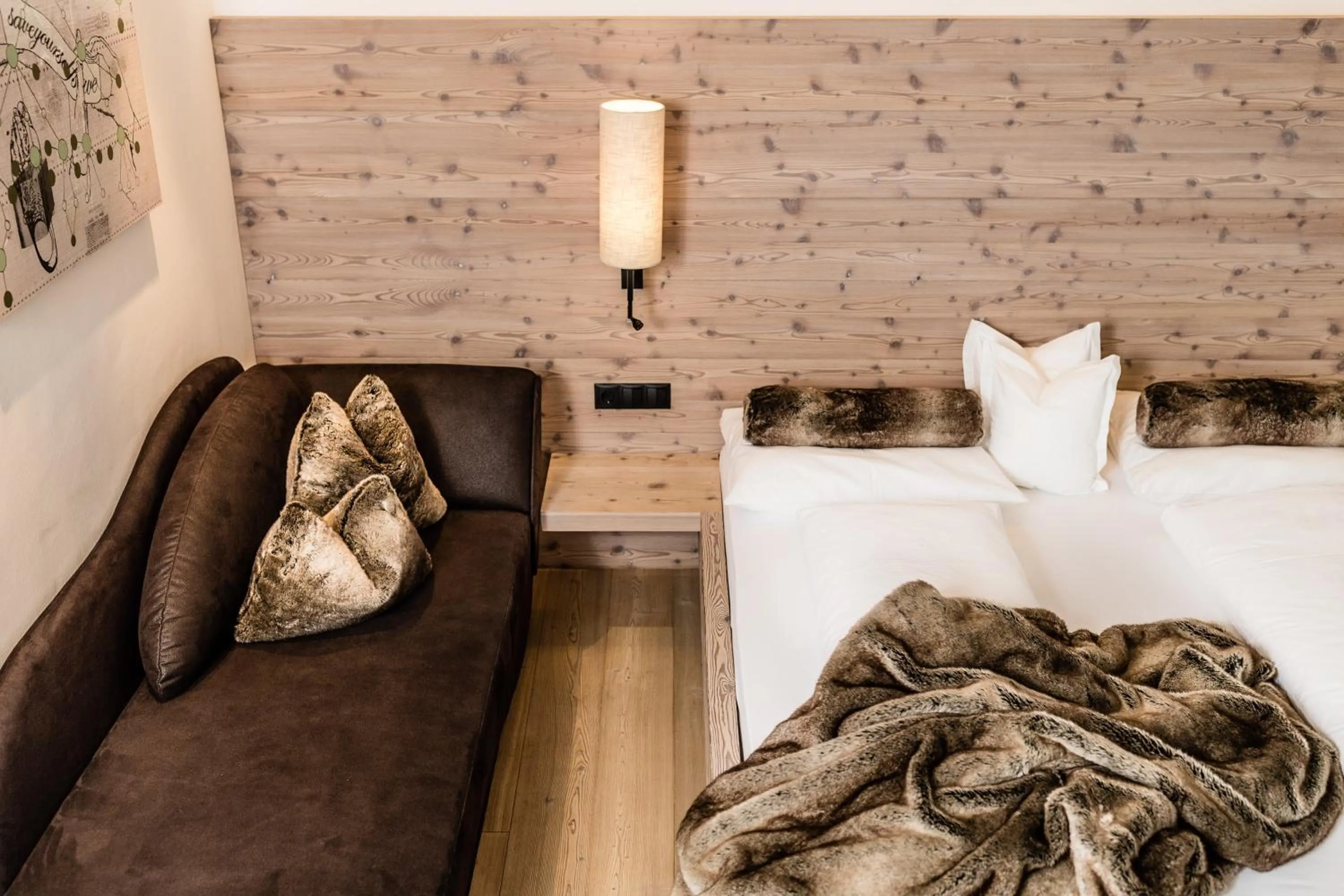 Bed in ArtHotel Anterleghes - Gardenahotels