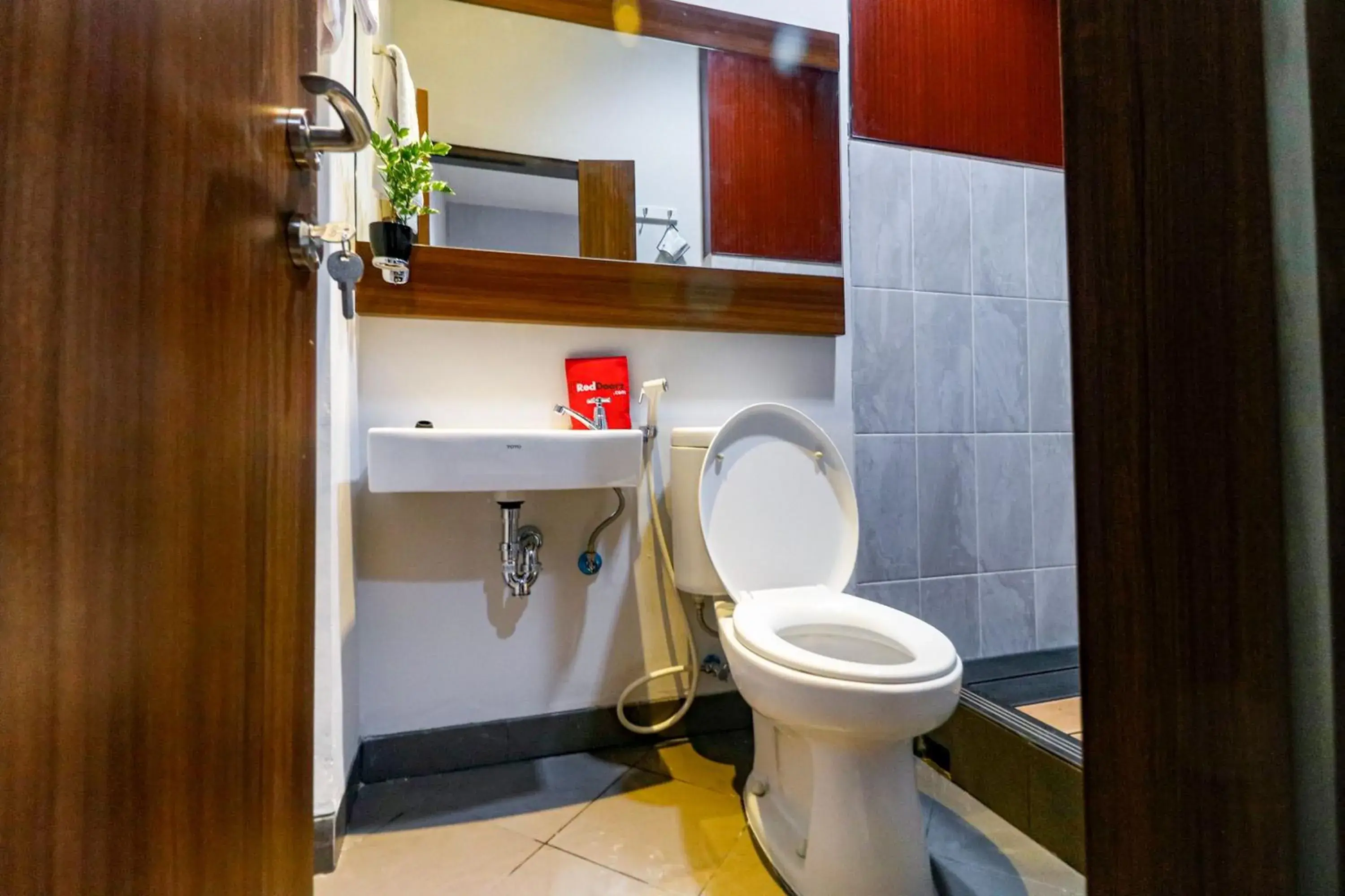 Bathroom in RedDoorz near Kebon Jeruk Jakarta