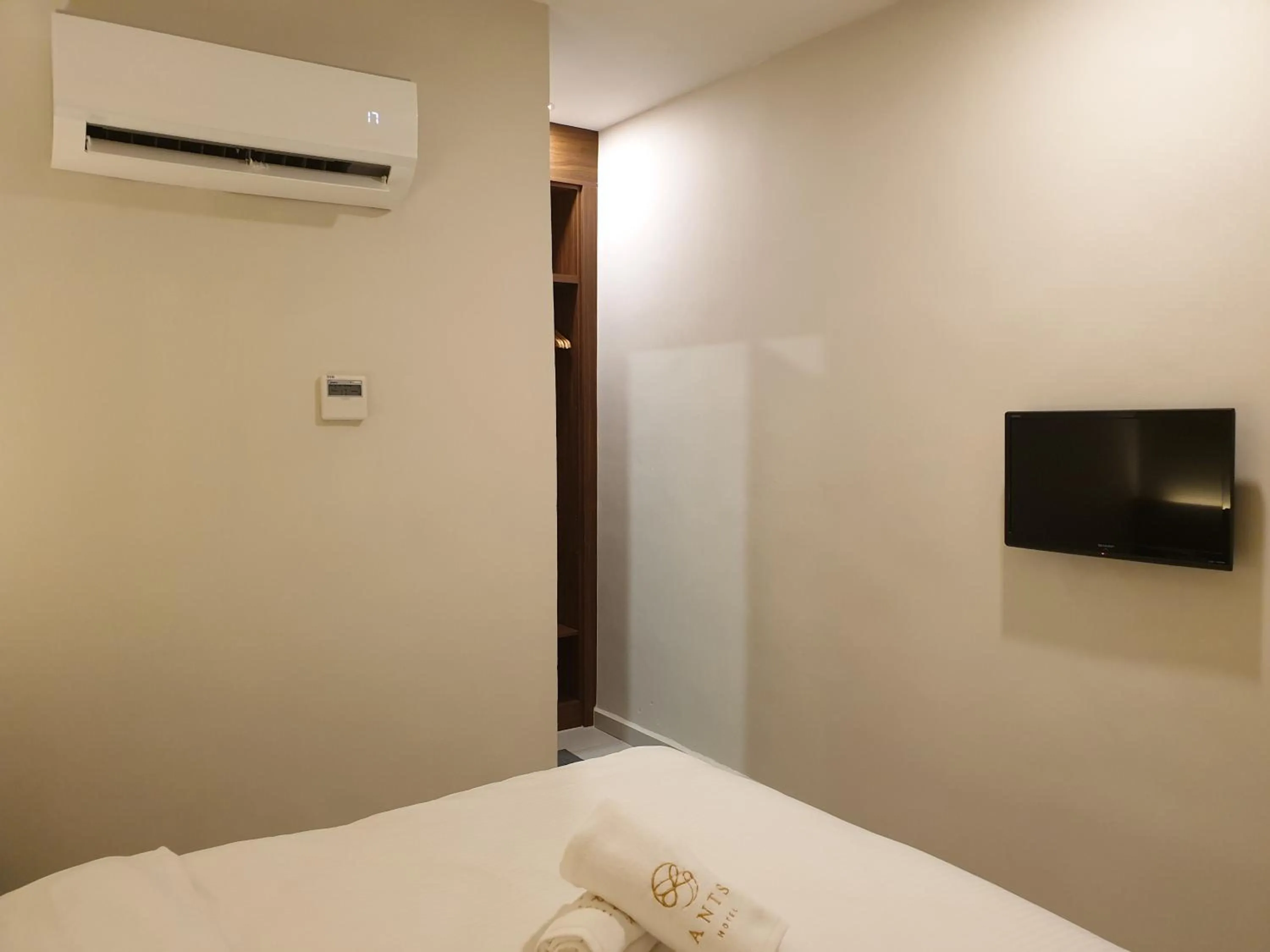 air conditioner, Bed in Ants Hotel
