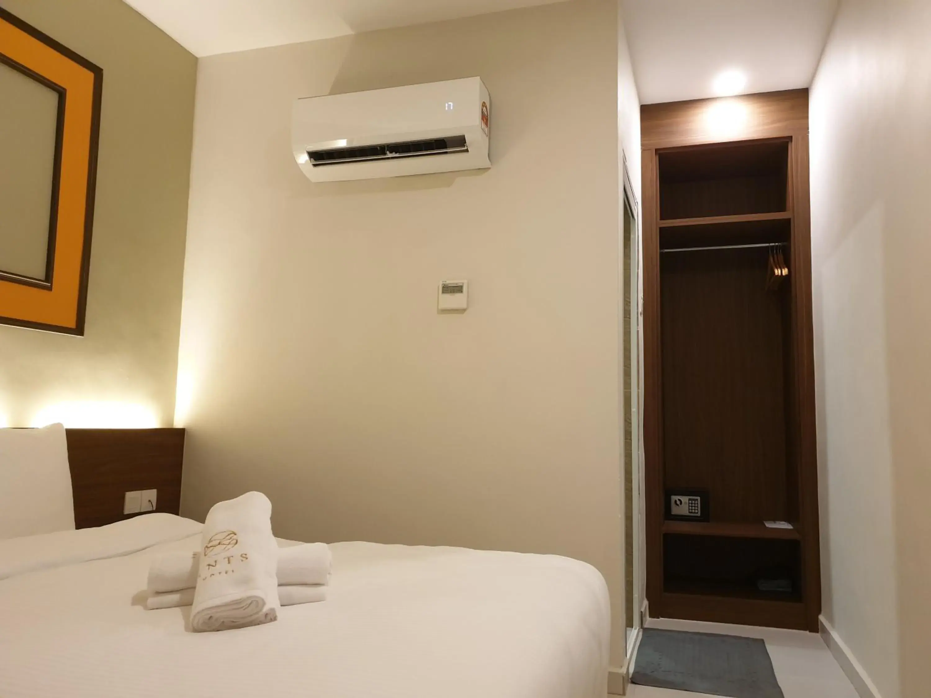 Bed in Ants Hotel Bed in Ants Hotel