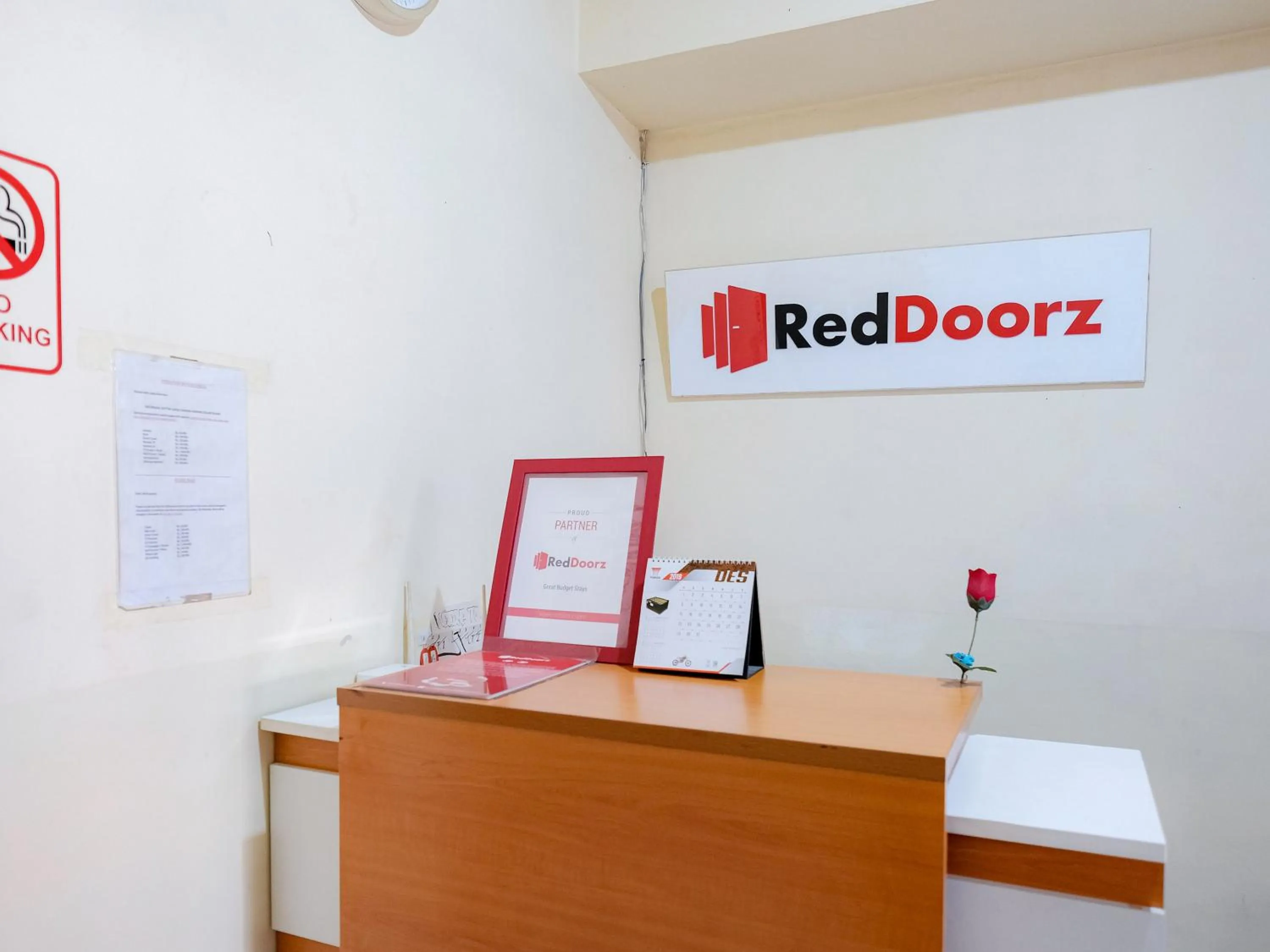 Lobby or reception in RedDoorz @ Jalan Biak Roxy Jakarta