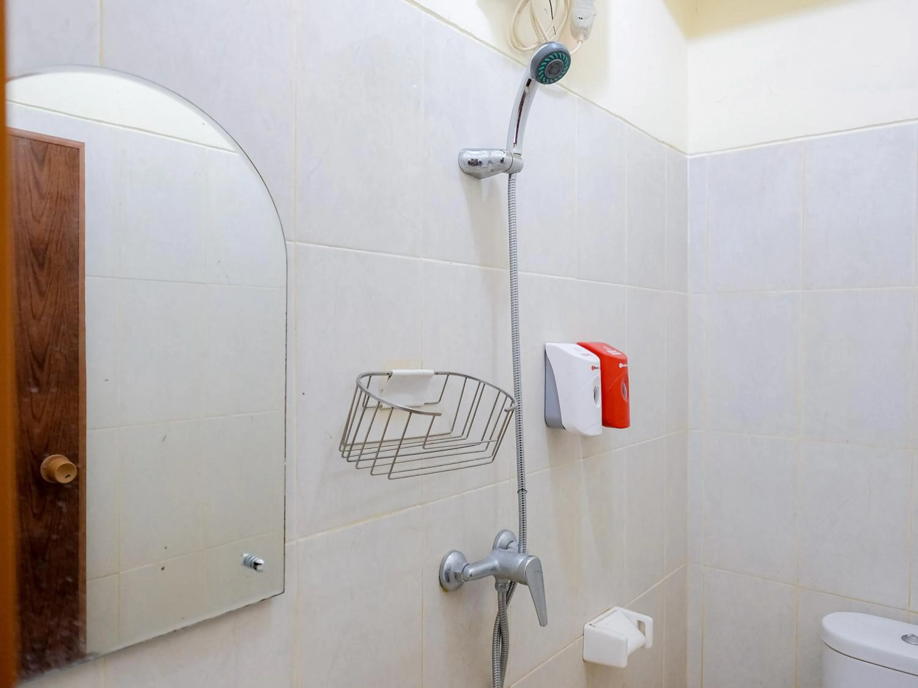 Bathroom in RedDoorz @ Jalan Biak Roxy Jakarta