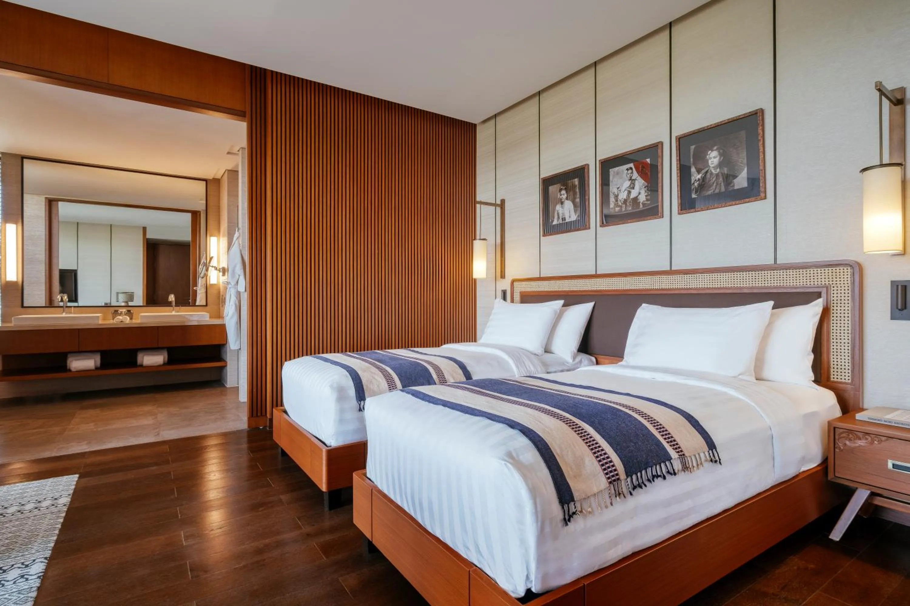 Bedroom, Bed in Awei Metta (Yangon)