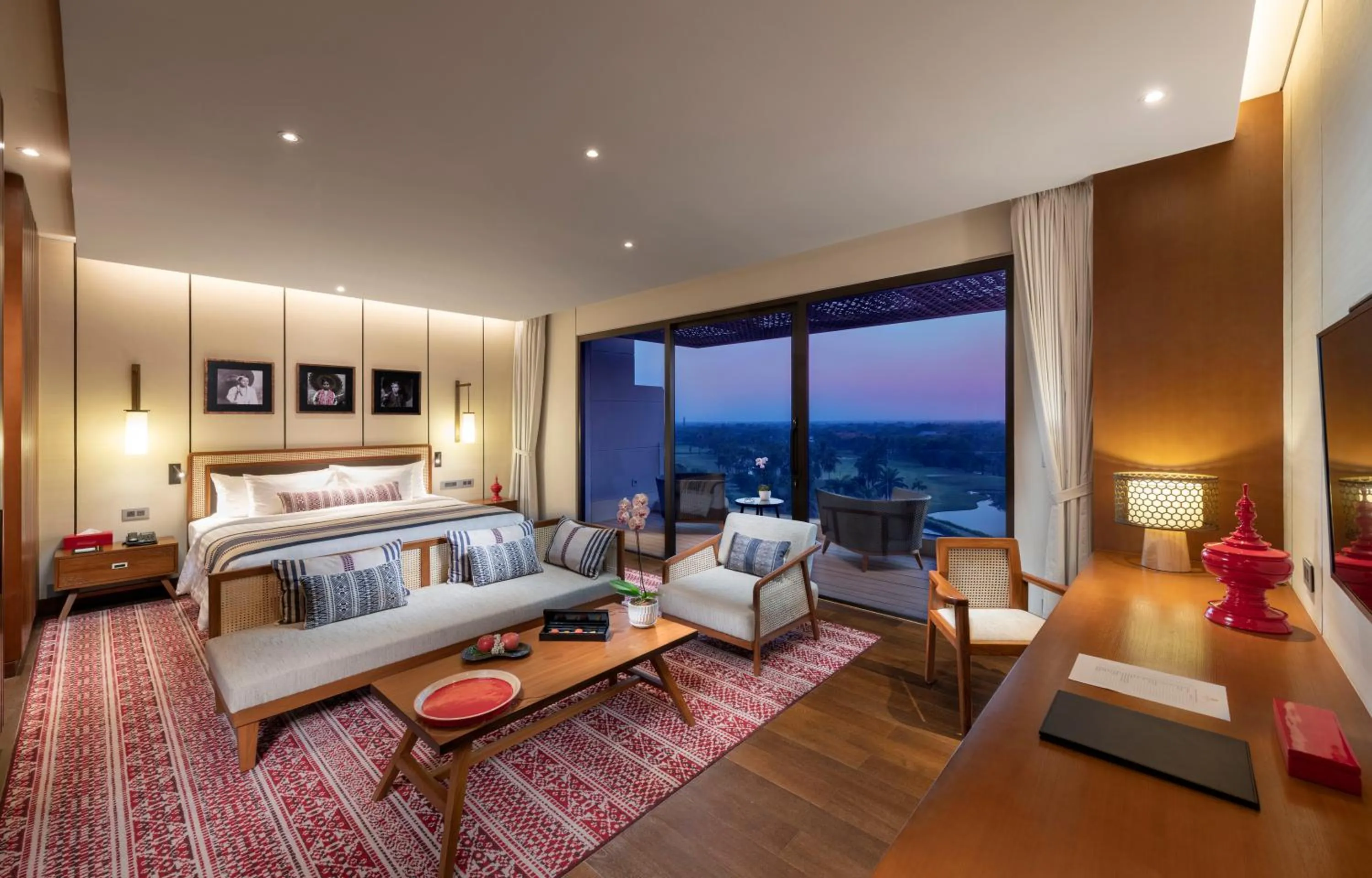 Photo of the whole room, Bed in Awei Metta (Yangon)