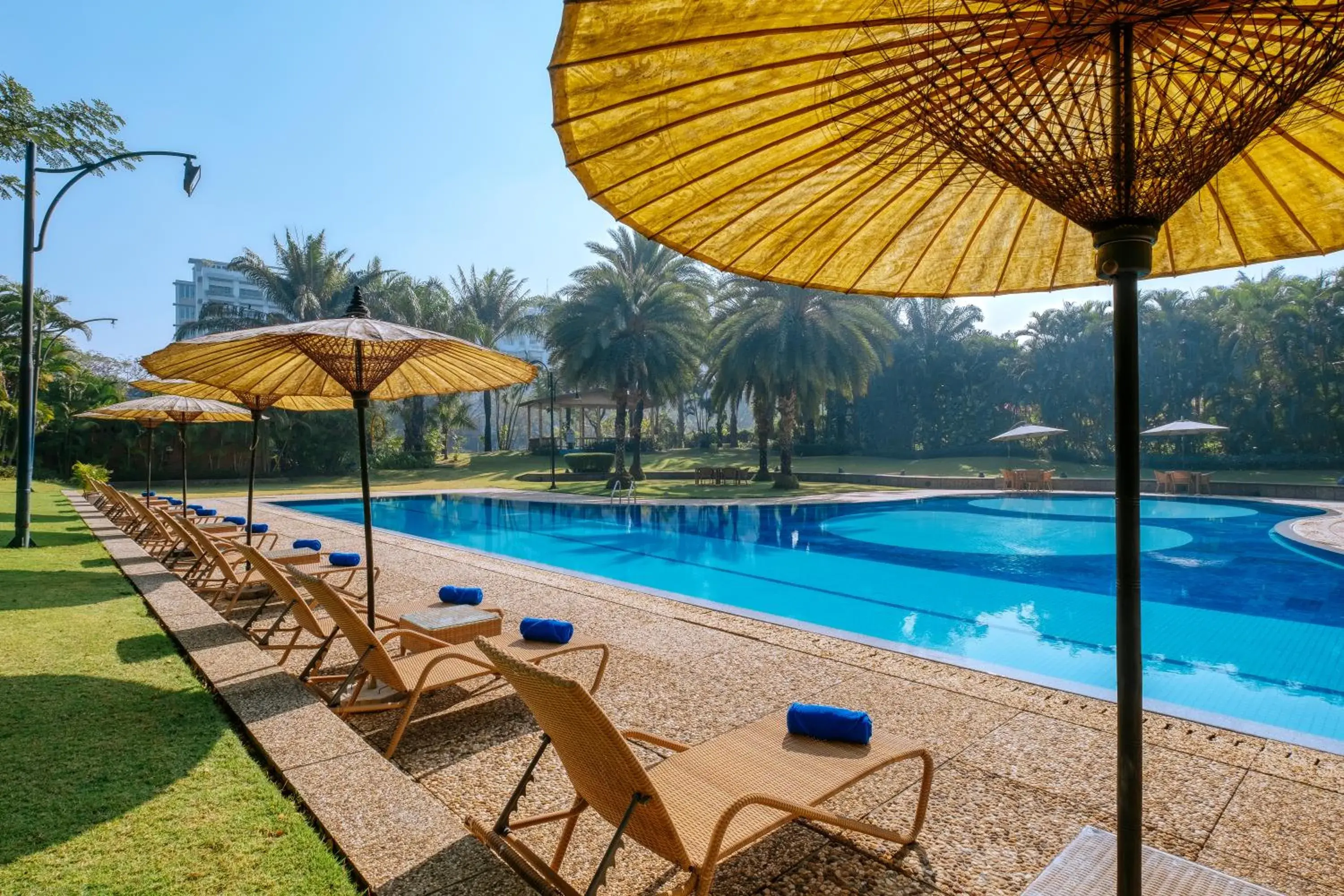 Swimming pool in Awei Metta (Yangon) Swimming pool in Awei Metta (Yangon)