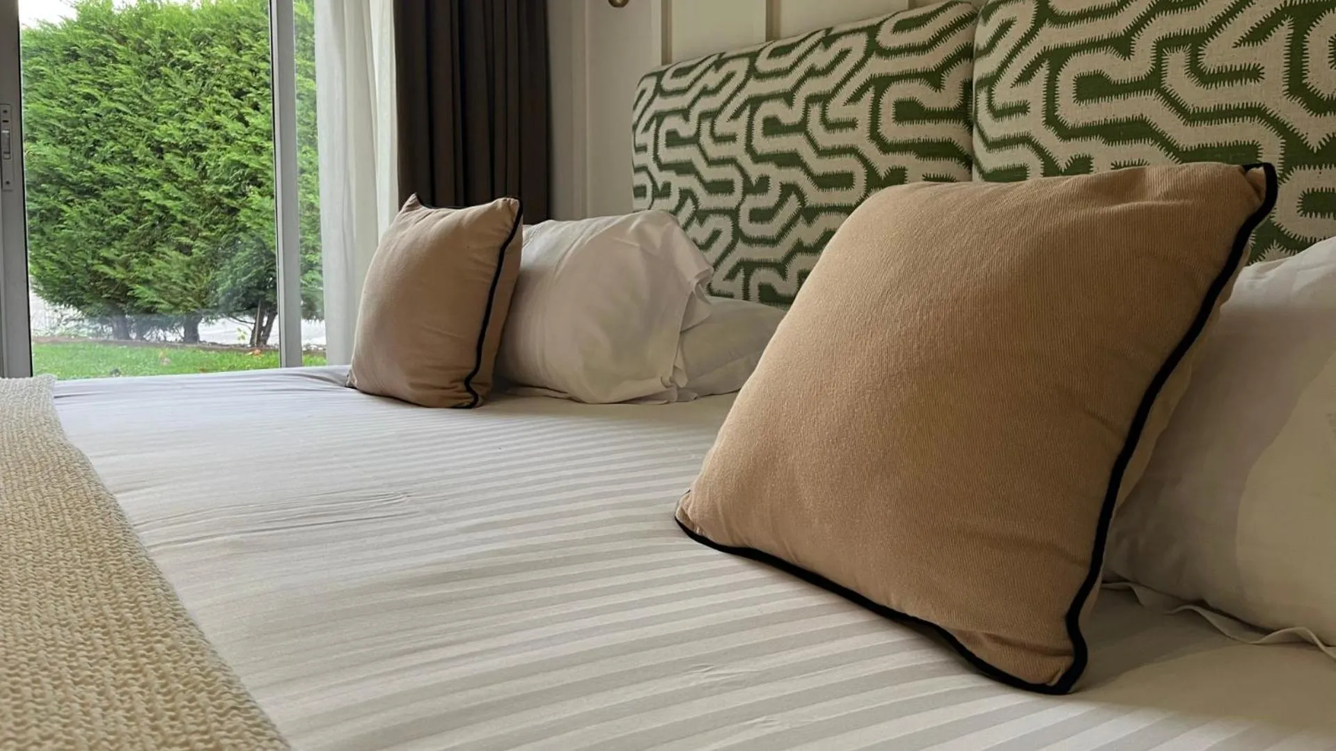 Bedroom, Bed in Hôtel du Golf Saint Lazare