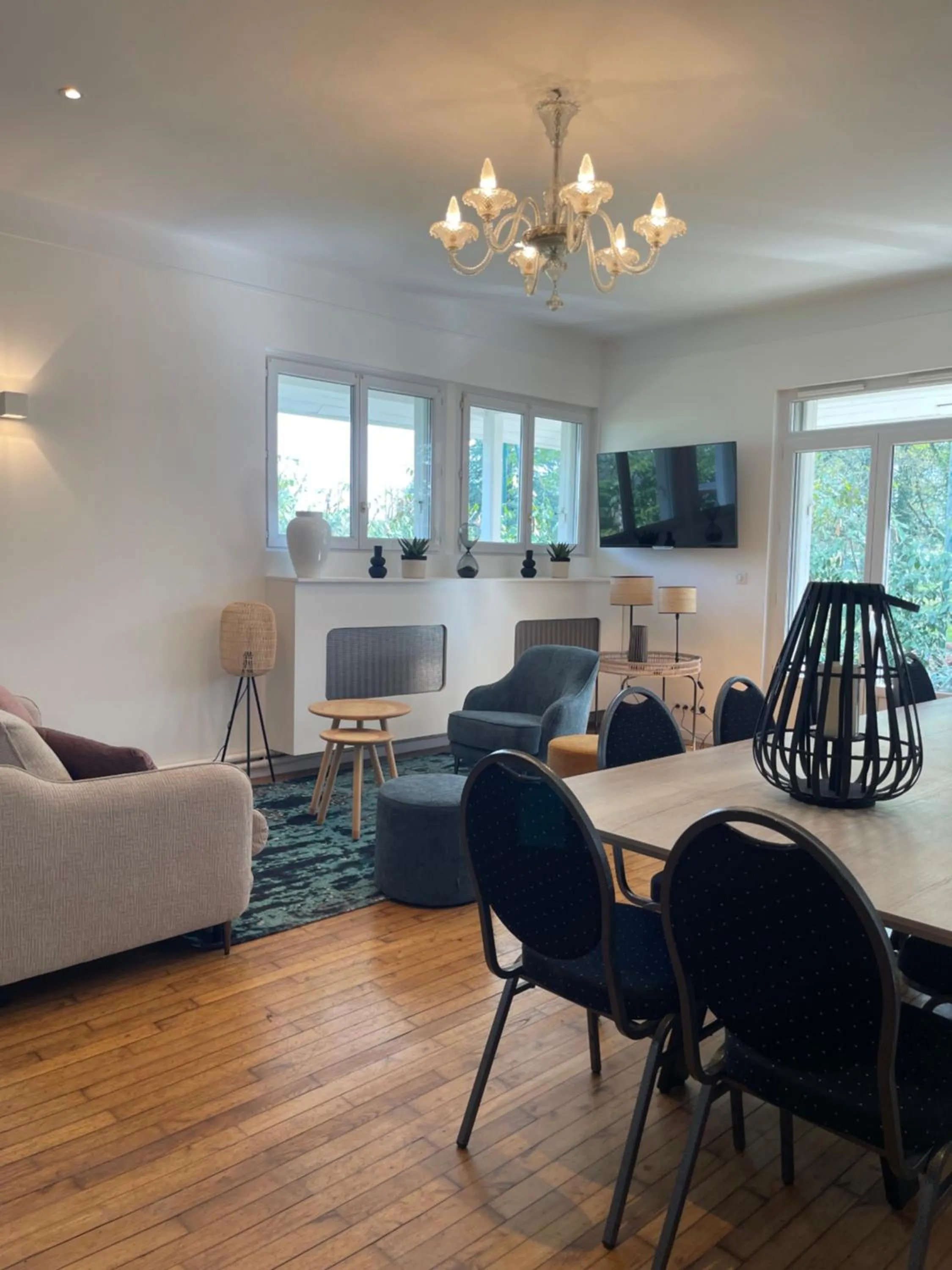 Communal lounge/ TV room in Hôtel du Golf Saint Lazare