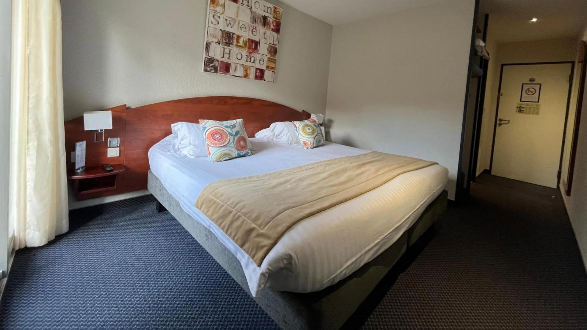 Bedroom, Bed in Hôtel du Golf Saint Lazare