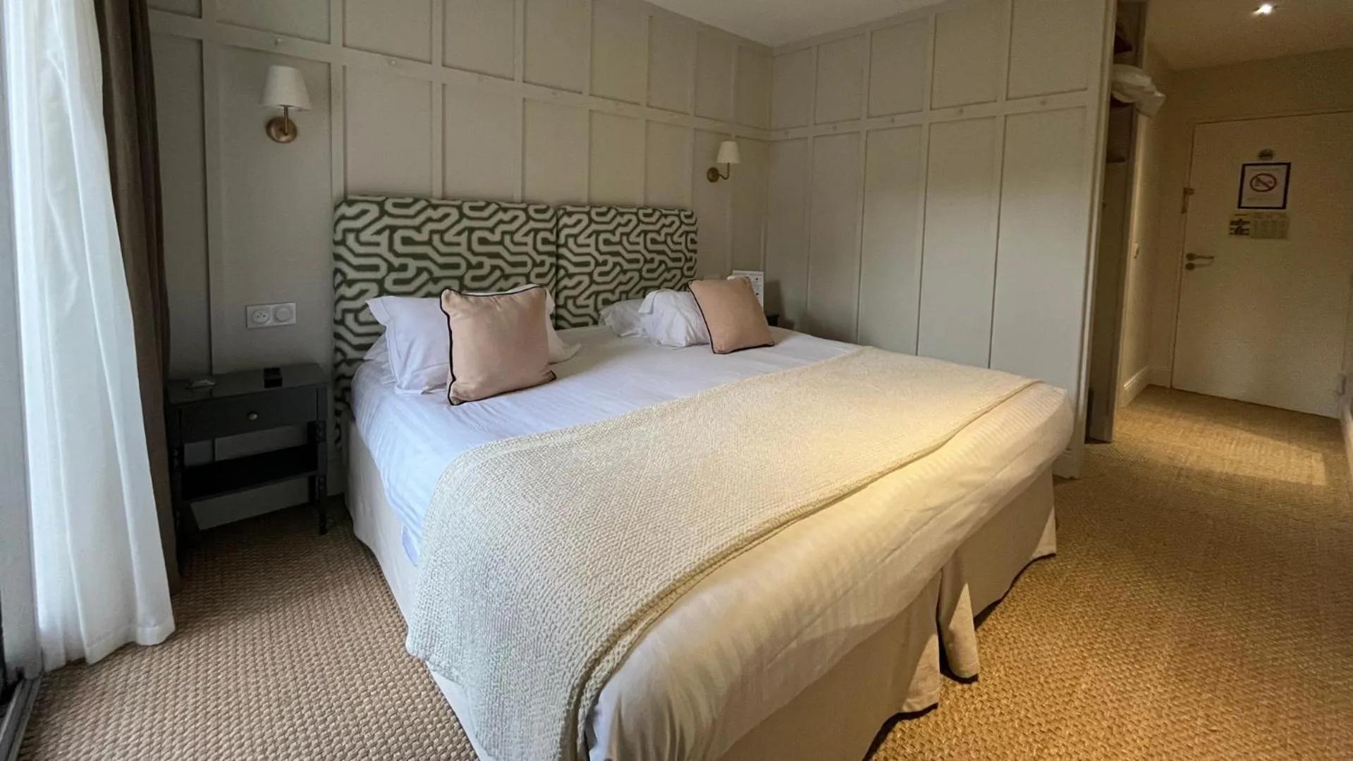 Bedroom, Bed in Hôtel du Golf Saint Lazare