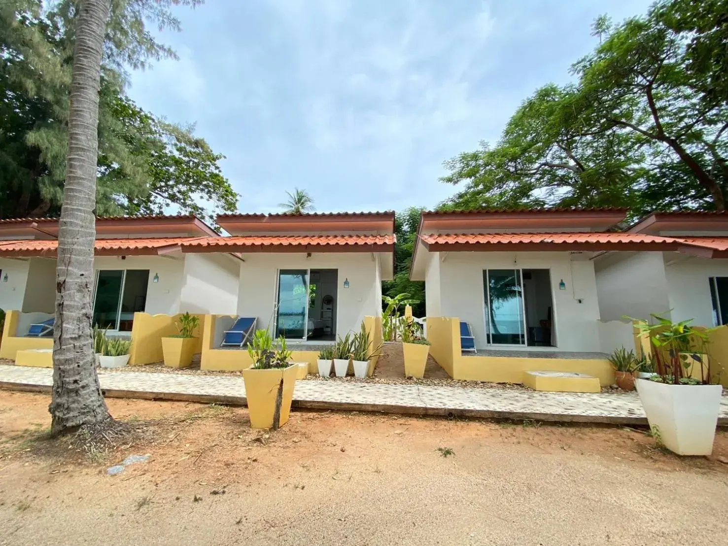 Property building in Issara Beach Resort Property building in Issara Beach Resort