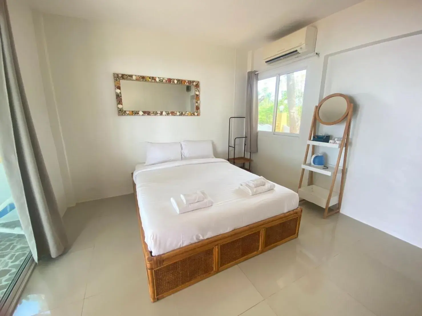 Bedroom, Bed in Issara Beach Resort Bedroom, Bed in Issara Beach Resort
