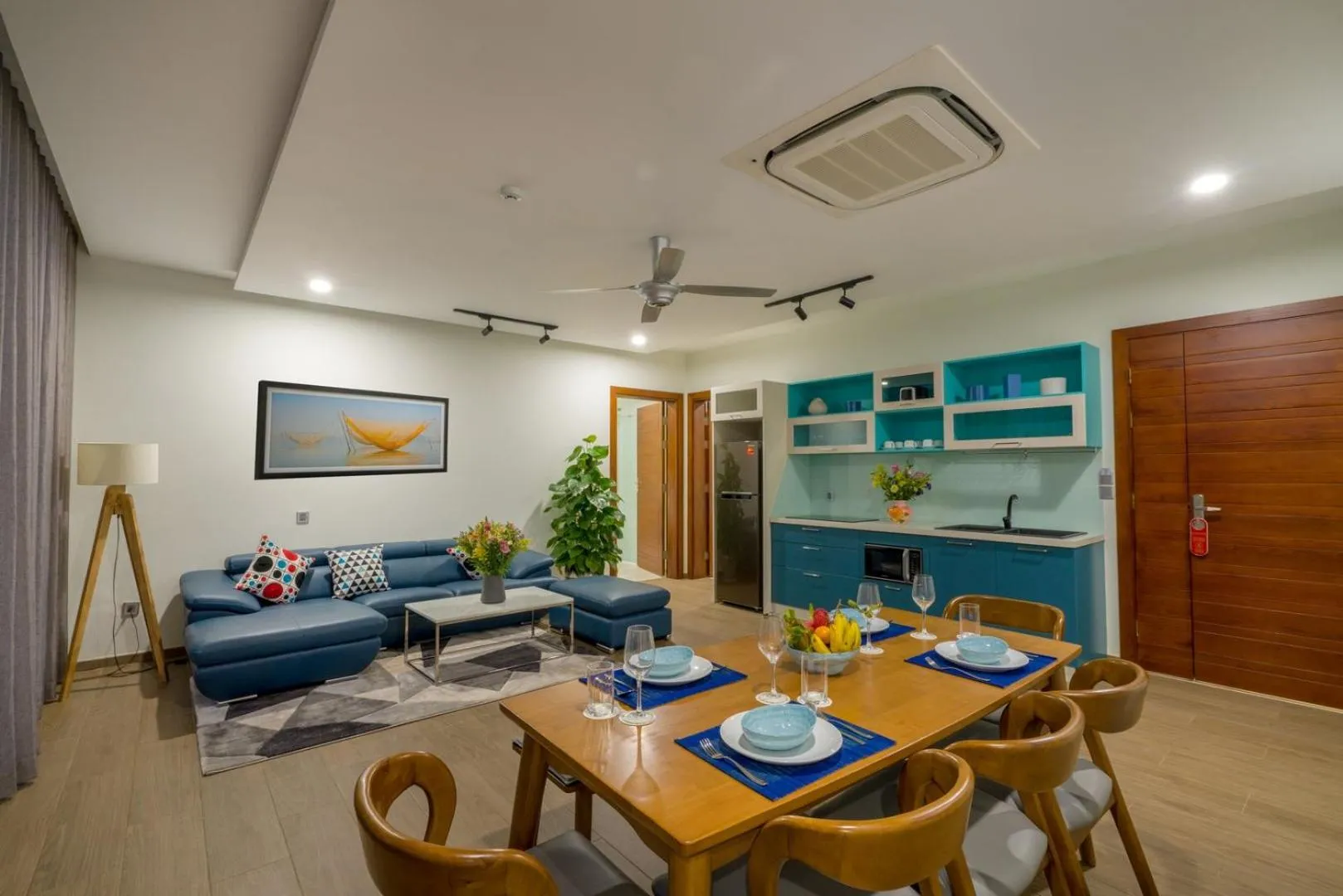 TV and multimedia in Beach Haven Suites Hội An Apartment