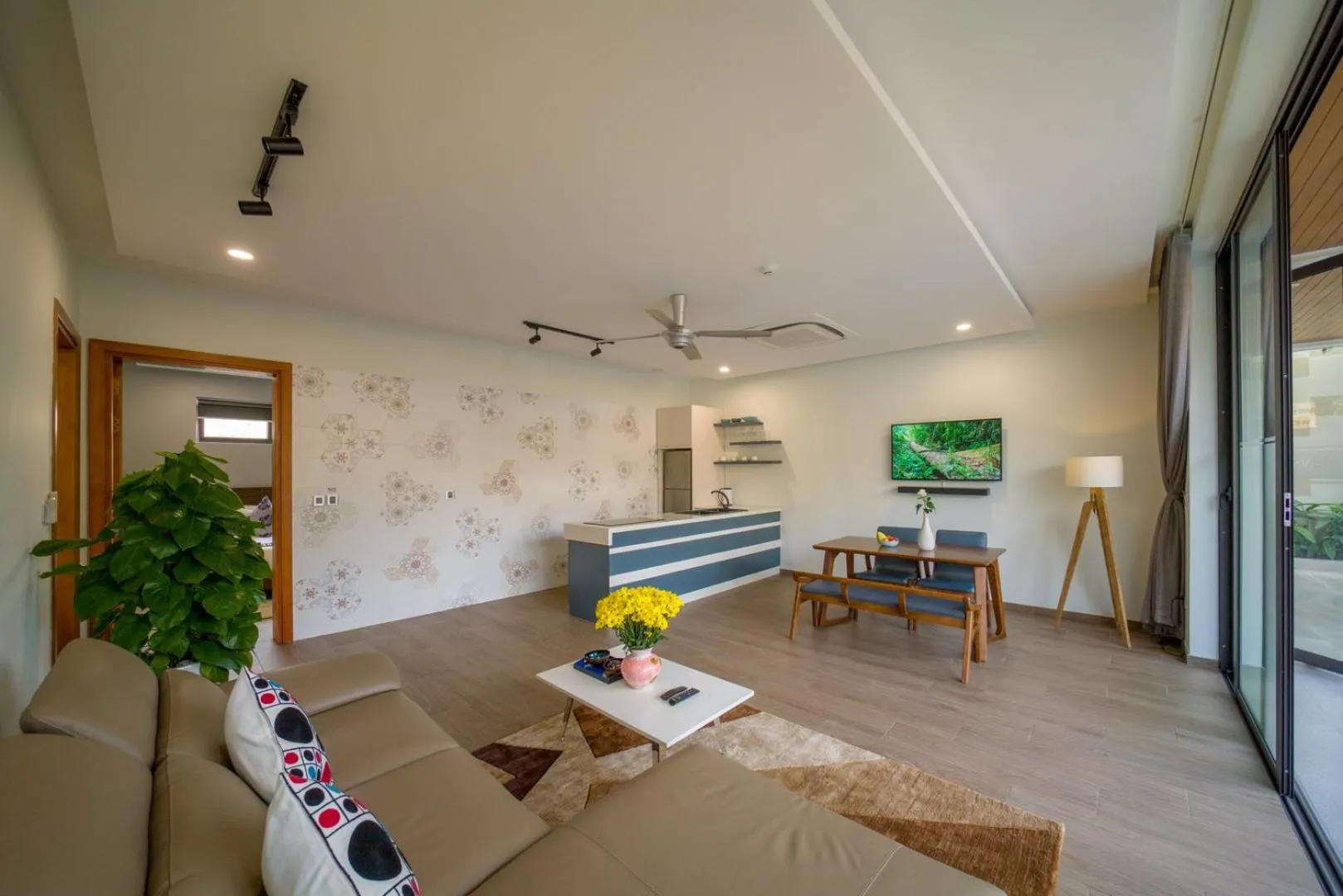 TV and multimedia in Beach Haven Suites Hội An Apartment