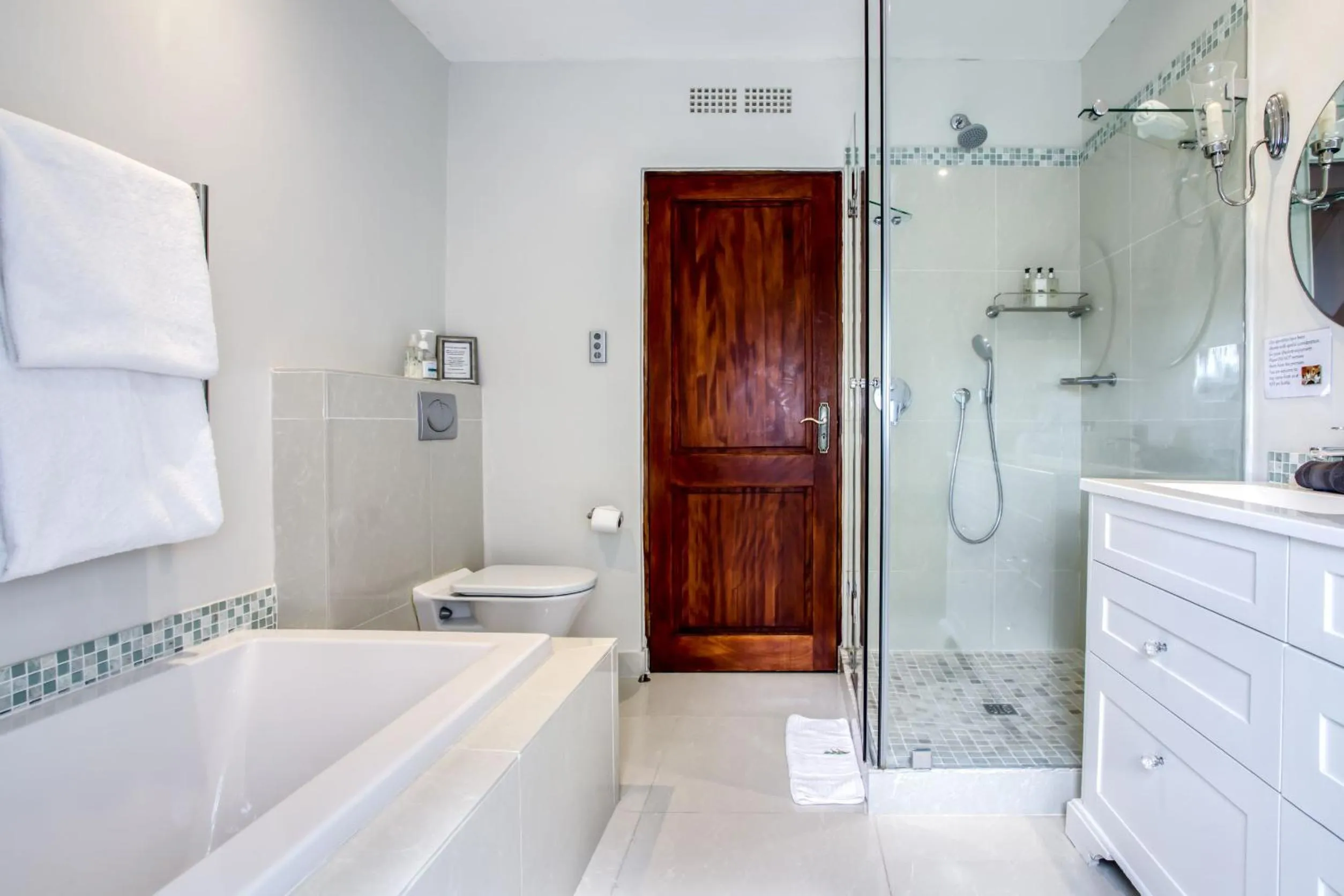 Bathroom in Vredenburg Manor House