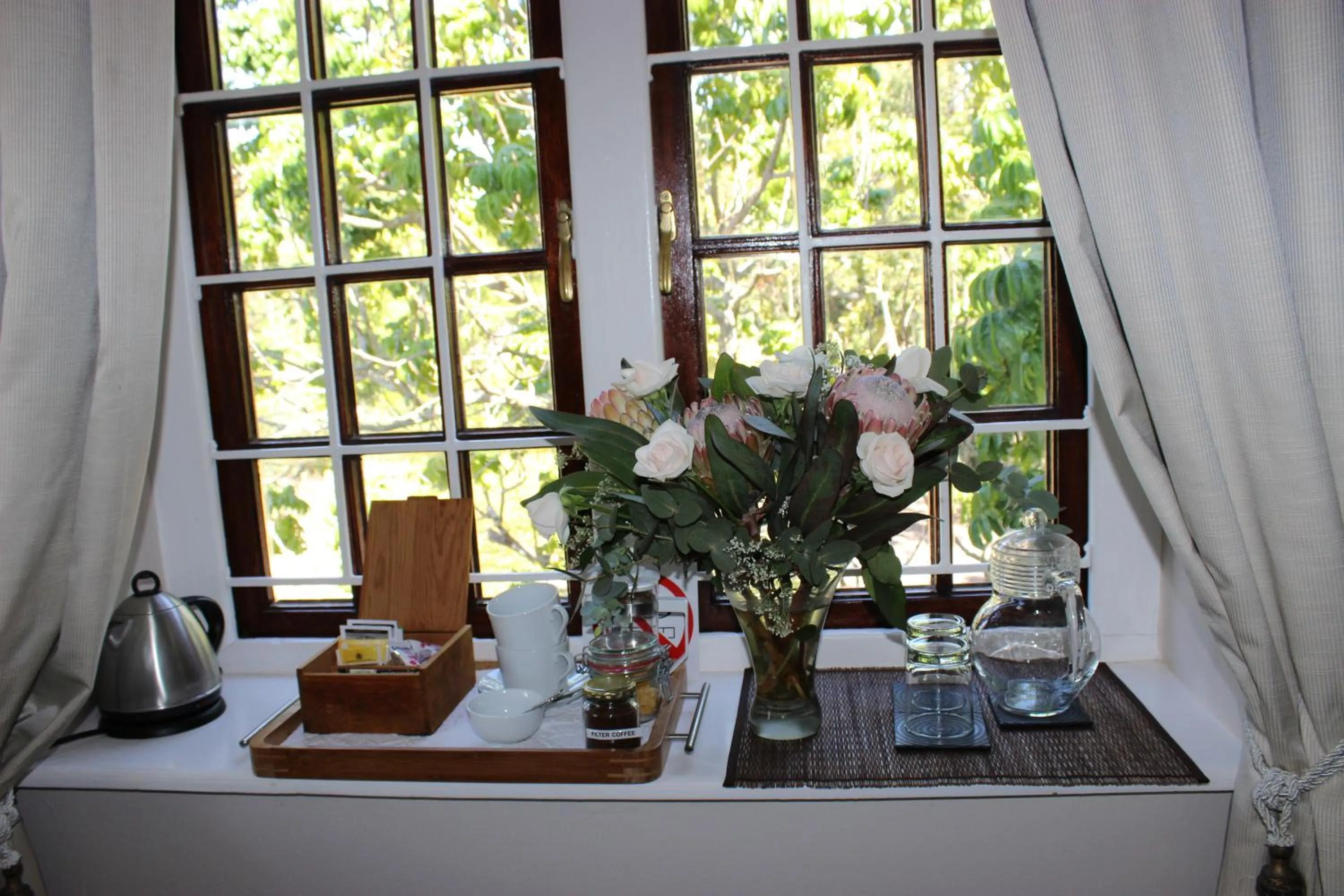 Coffee/tea facilities in Vredenburg Manor House