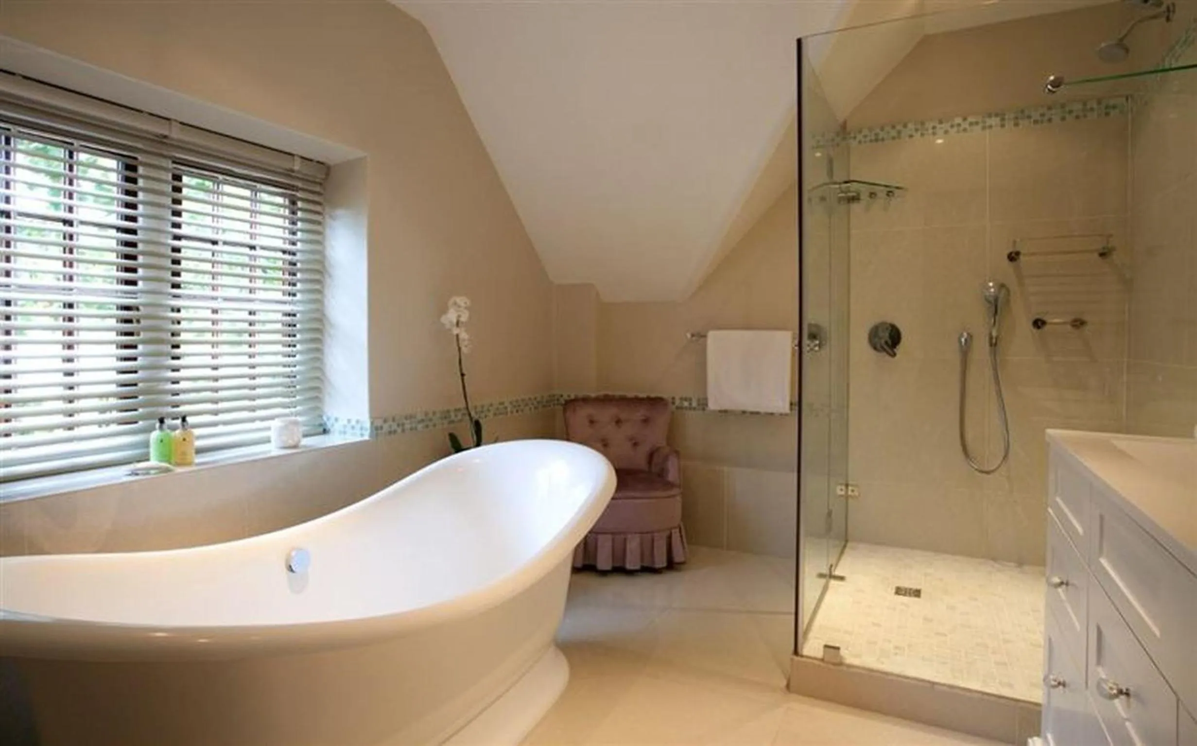 Bathroom in Vredenburg Manor House