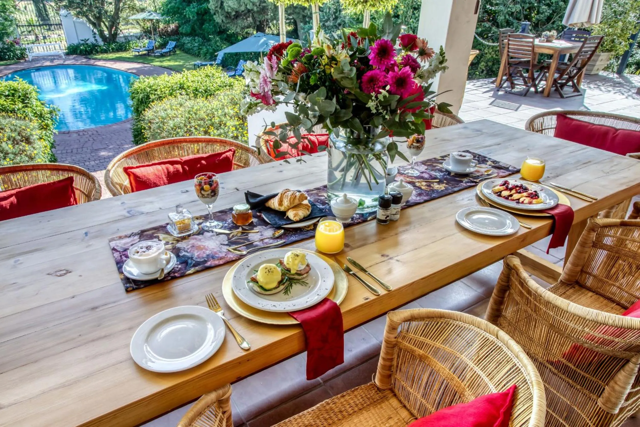 Restaurant/places to eat in Vredenburg Manor House