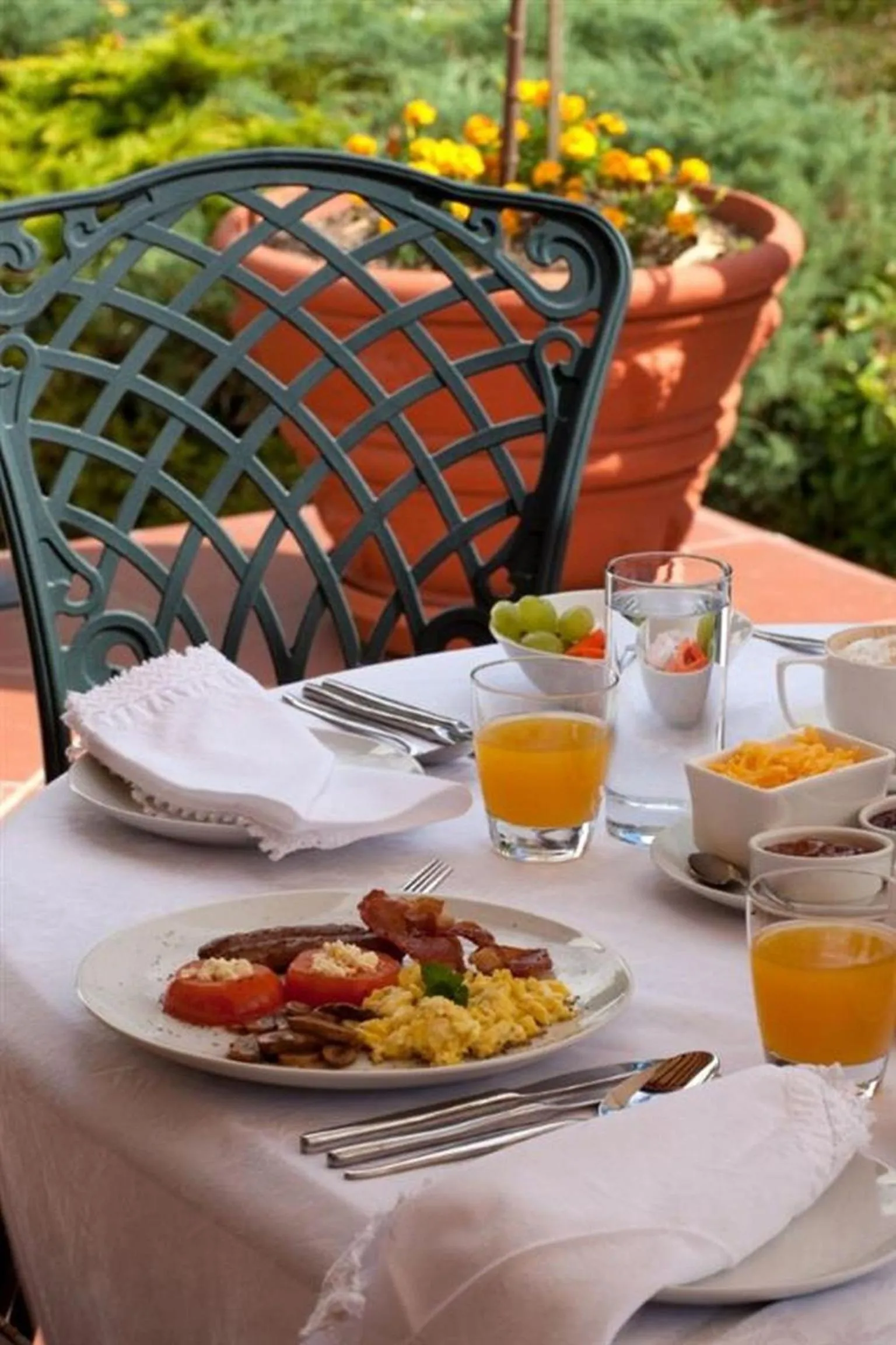 Restaurant/places to eat in Vredenburg Manor House