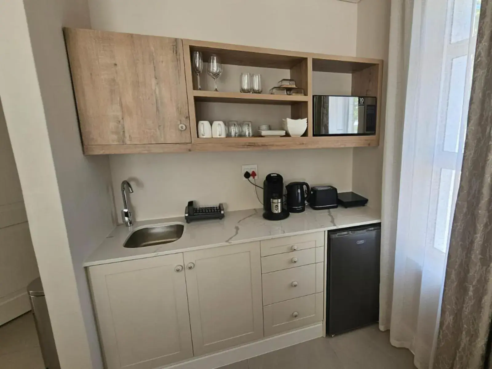 Suite - single occupancy in Vredenburg Manor House Suite - single occupancy in Vredenburg Manor House