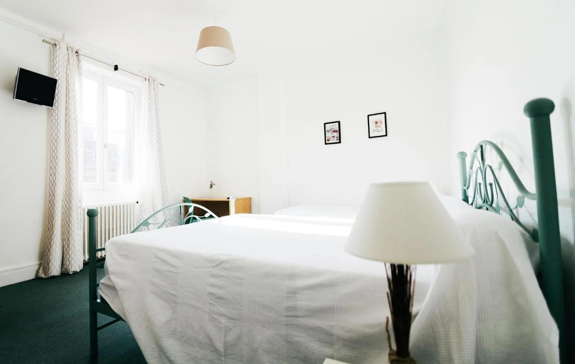 Bedroom, Bed in Hôtel Brasserie Le Lion d'Or