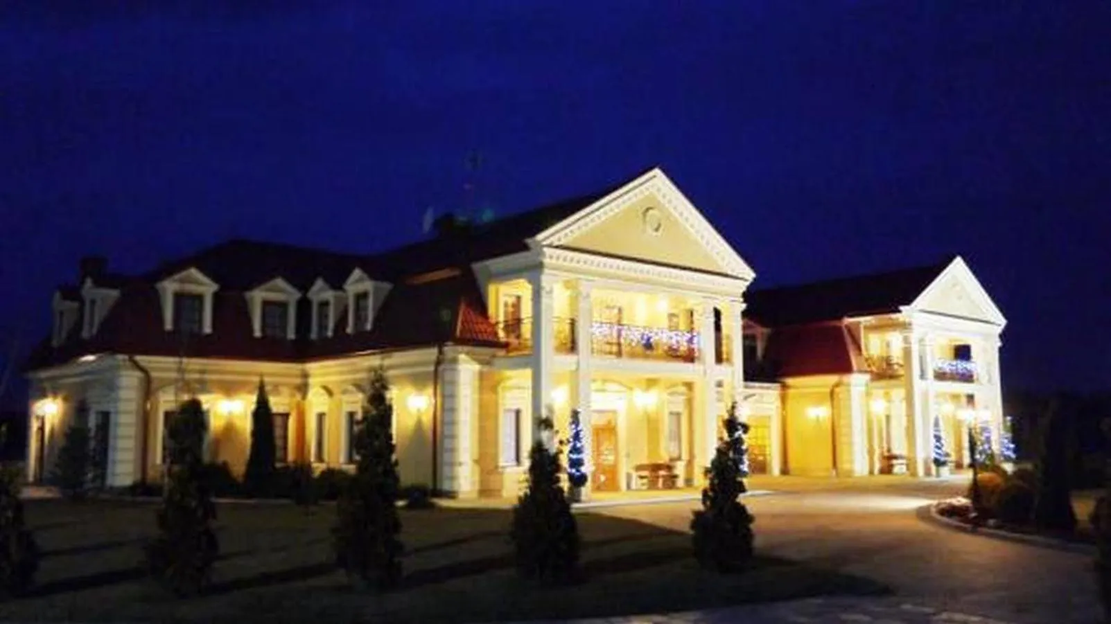 Property building in Jaśminowy Dwór
