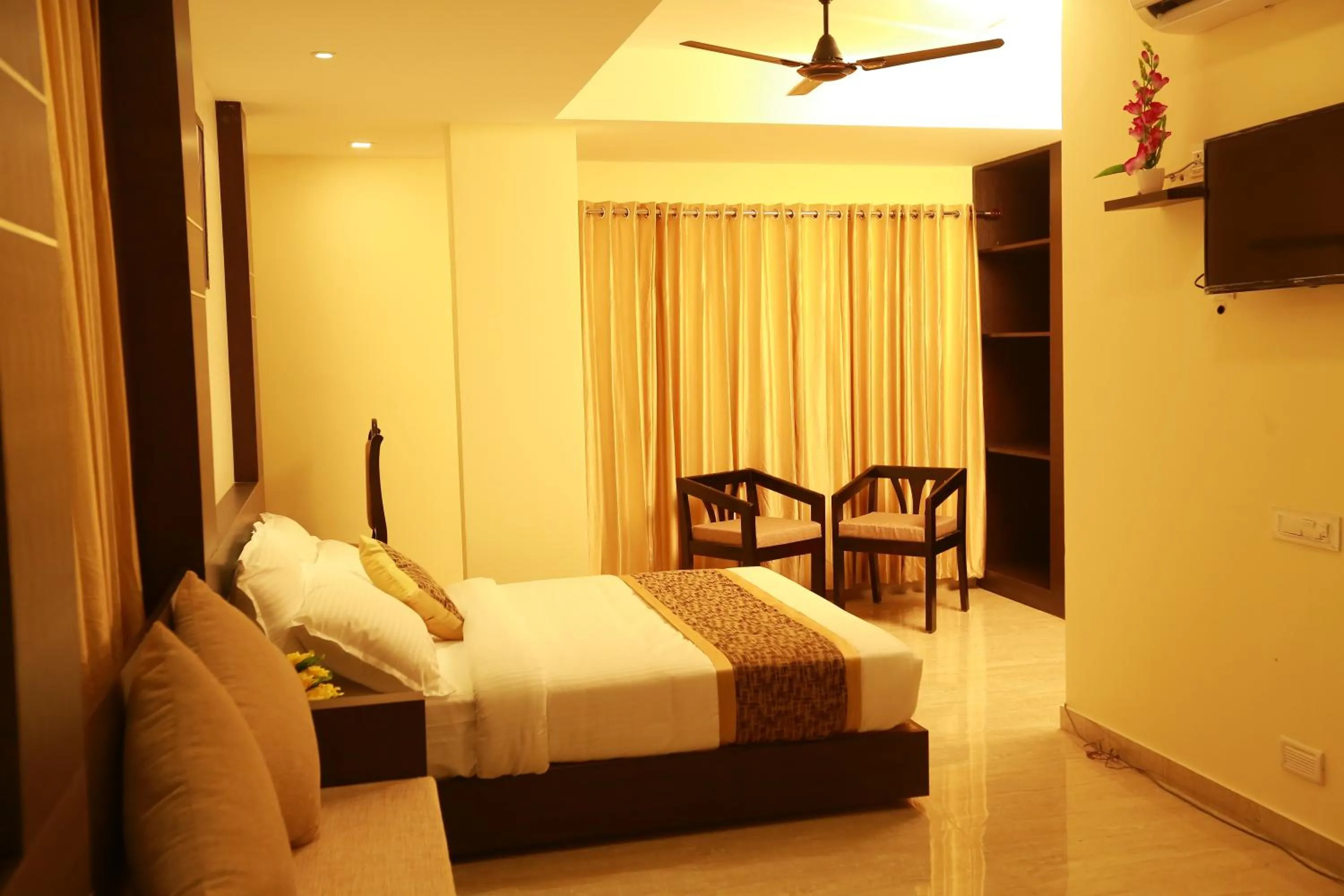 Communal lounge/ TV room in The Crescent Suites