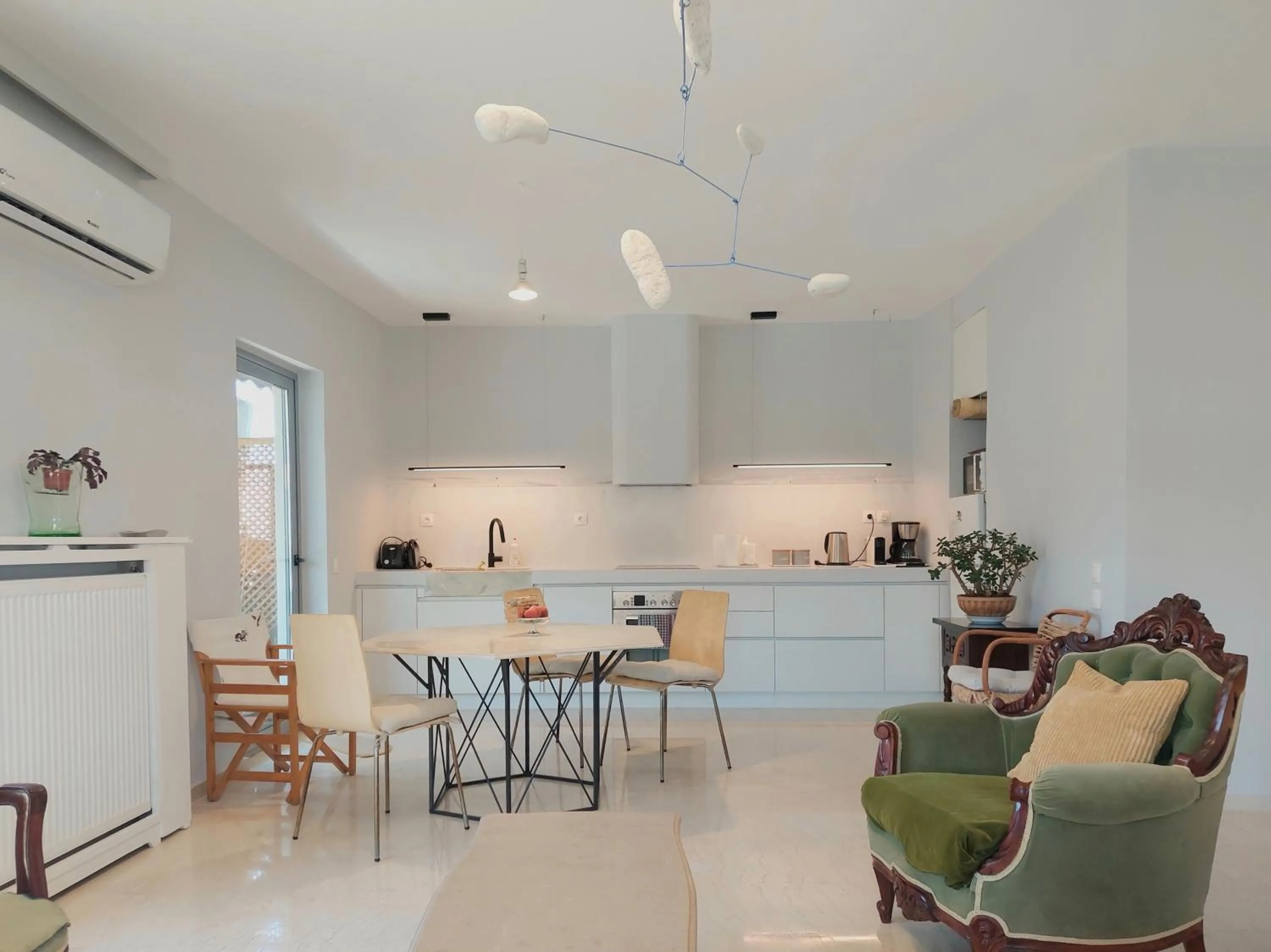 Kitchen or kitchenette in Friends & Family