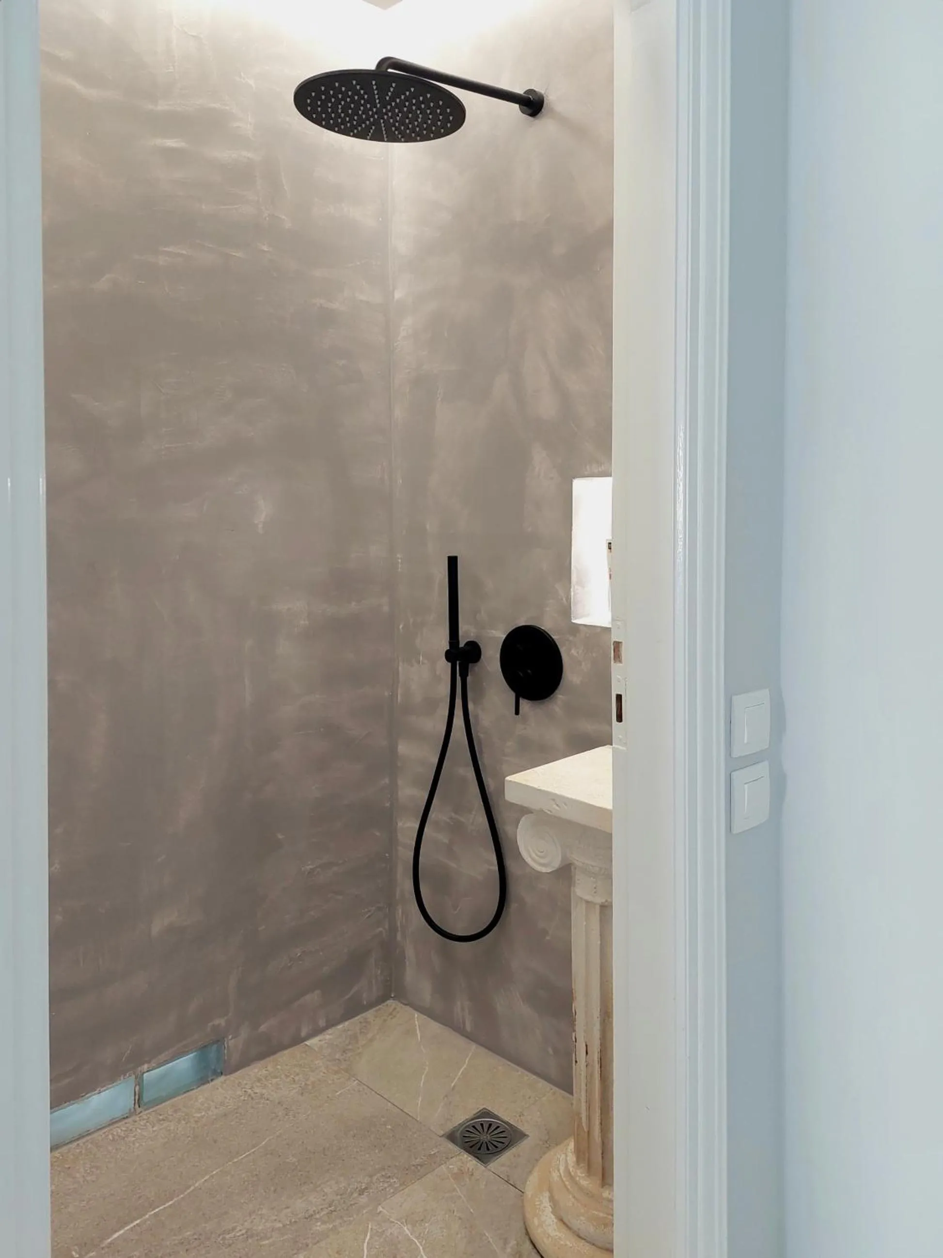 Shower in Friends & Family