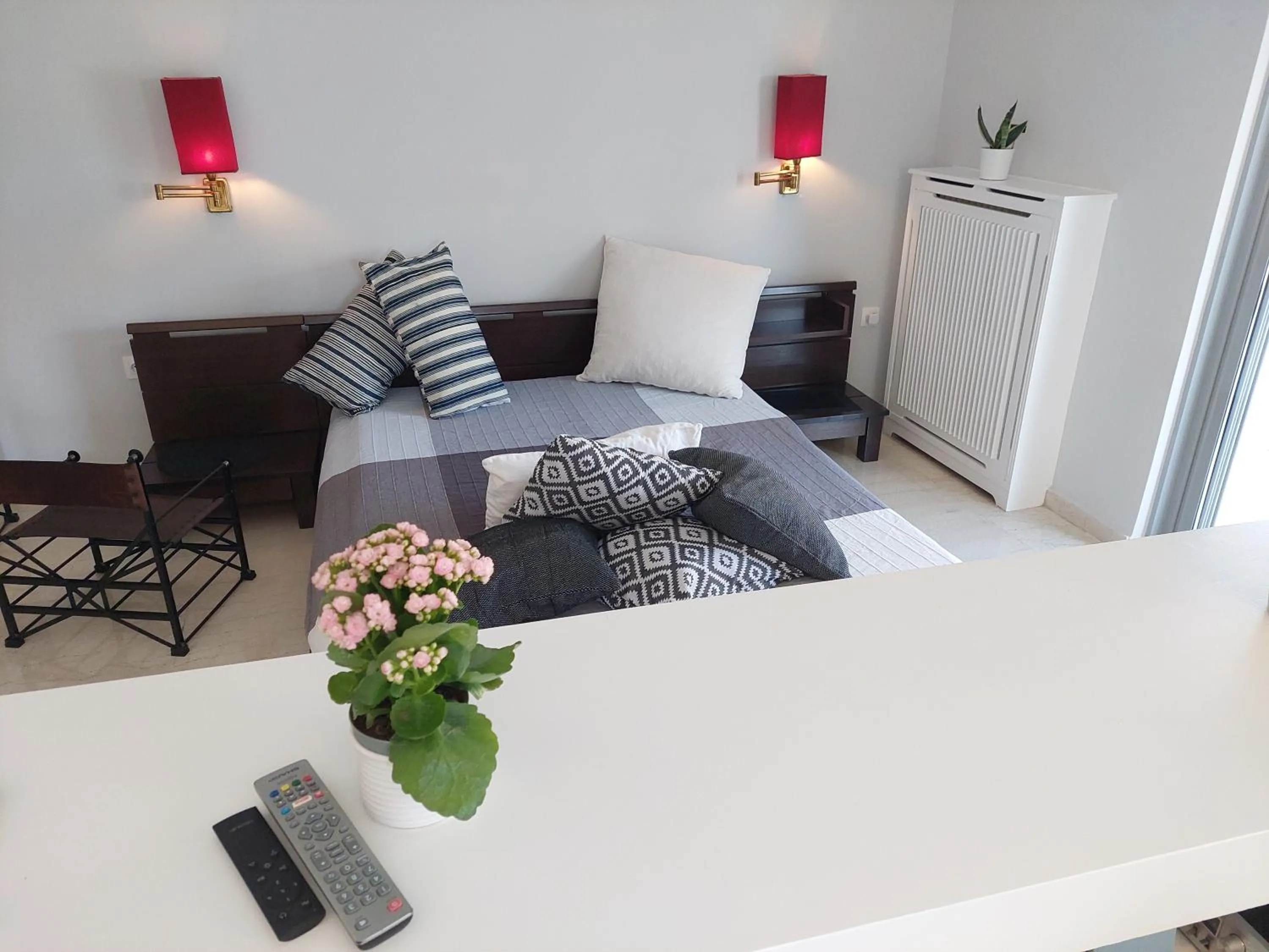 Living room, Bed in Friends & Family