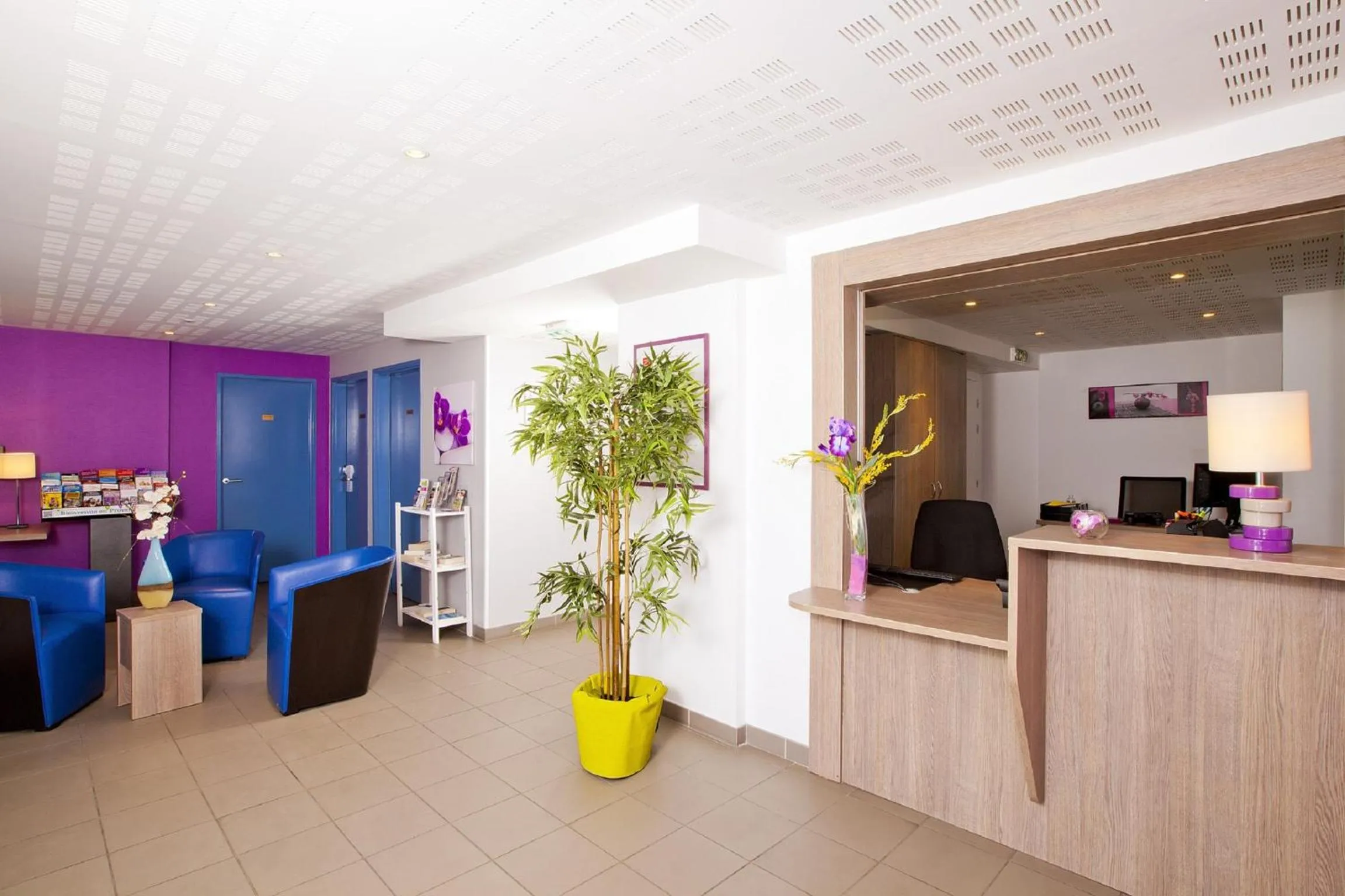 Lobby or reception in Apparthotel Séjours & Affaires Manosque