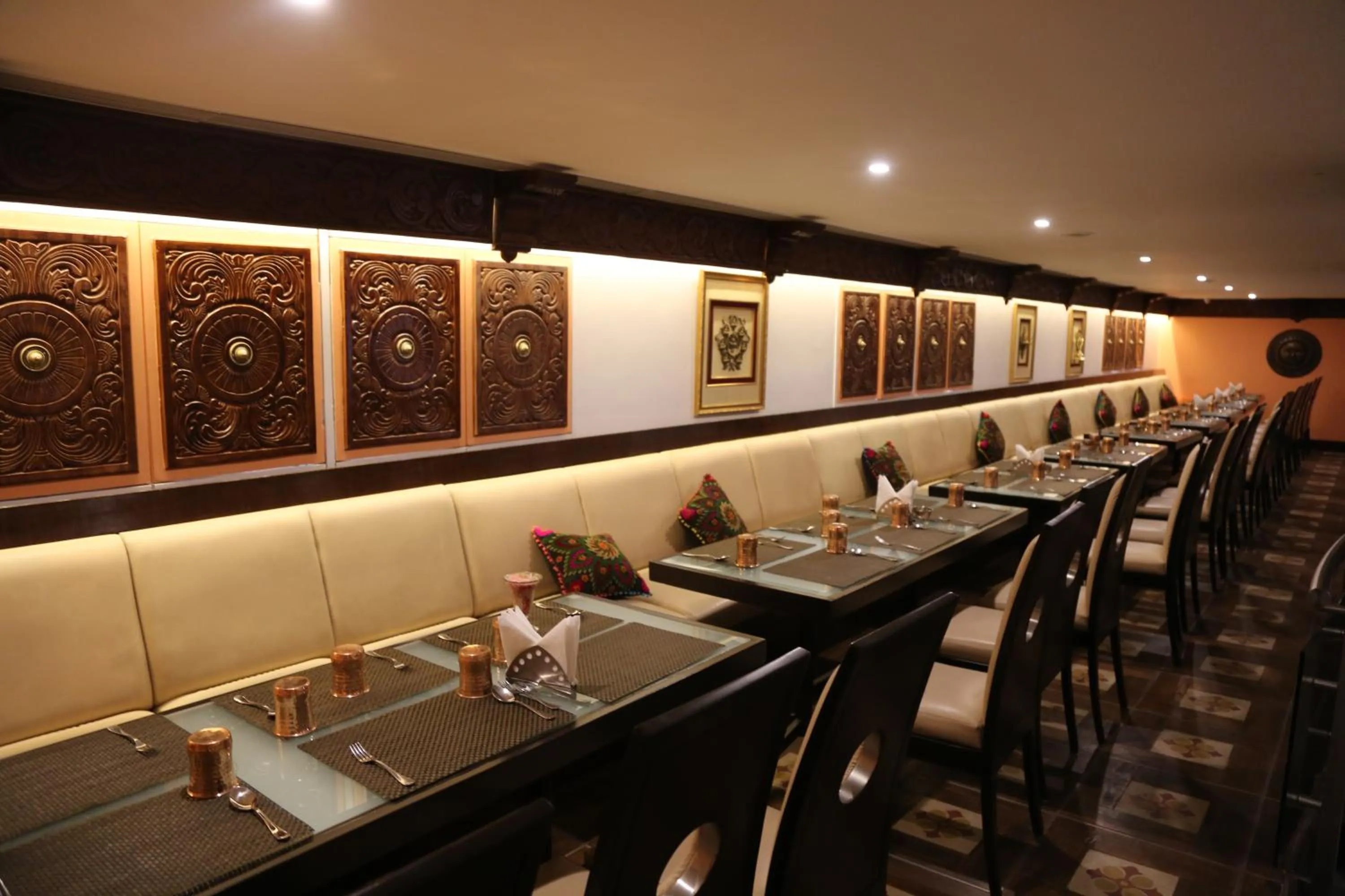 Restaurant/places to eat in The President Hotel