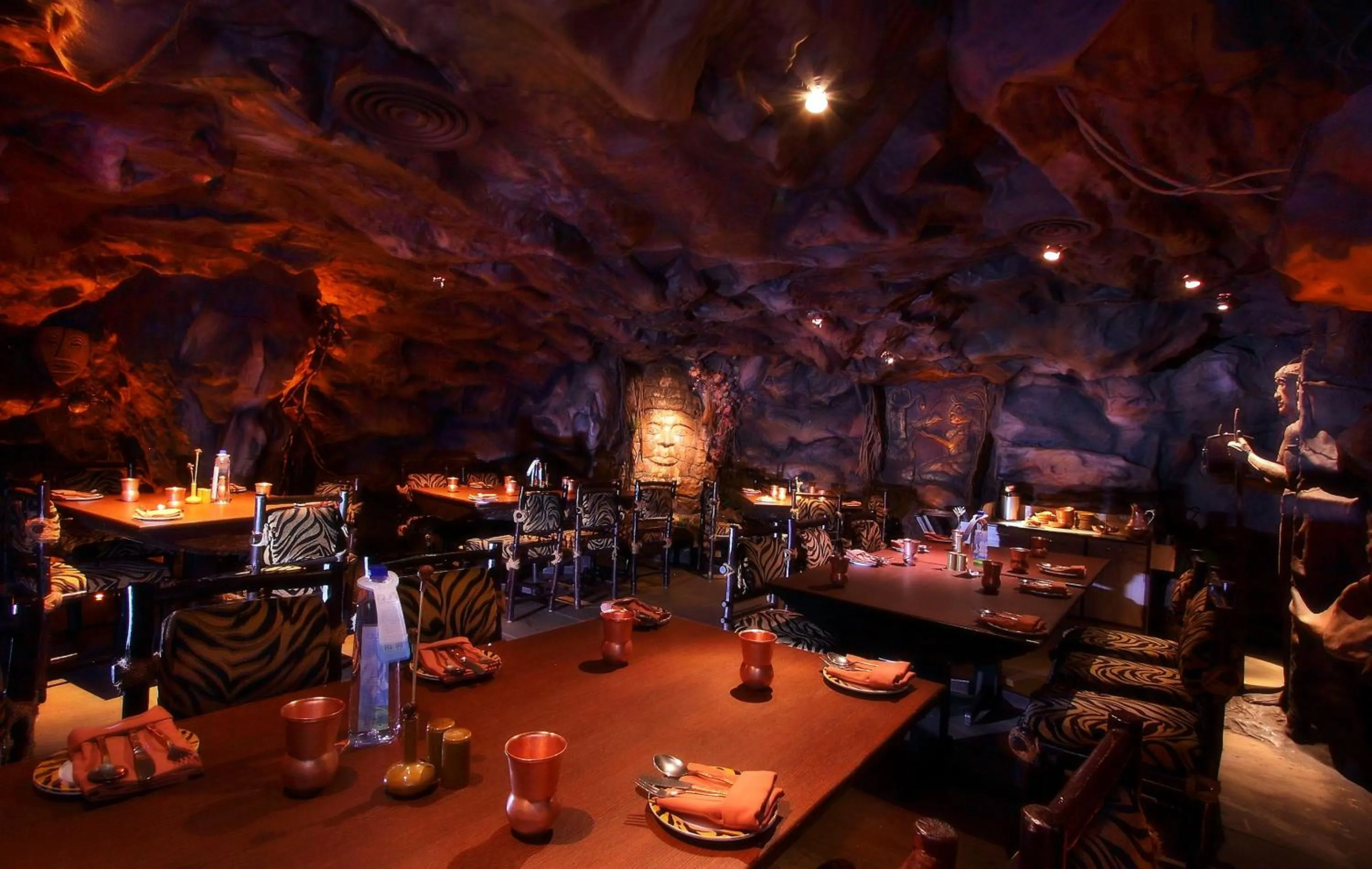 Restaurant/places to eat in The President Hotel