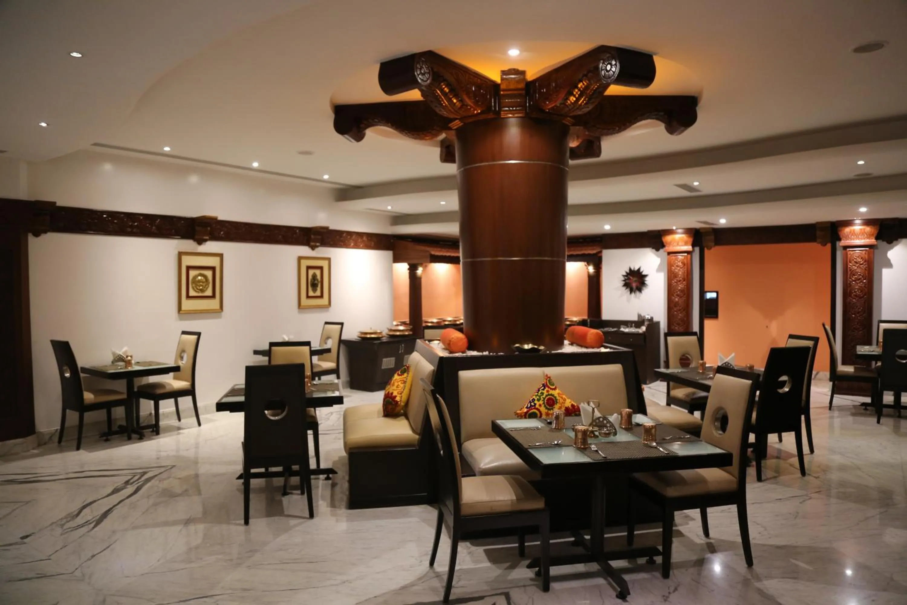 Restaurant/places to eat in The President Hotel